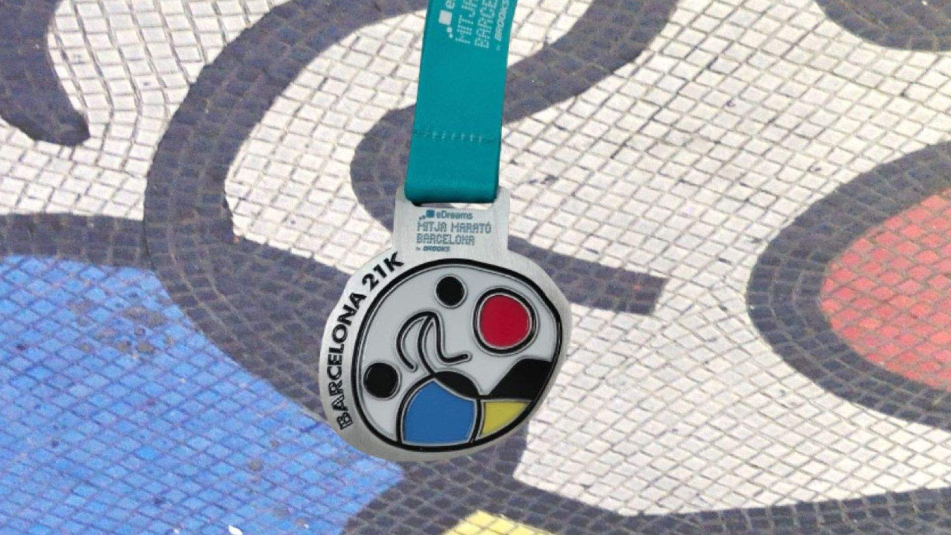 La medalla del Medio Maratón de Barcelona, inspirada por Joan Miró.