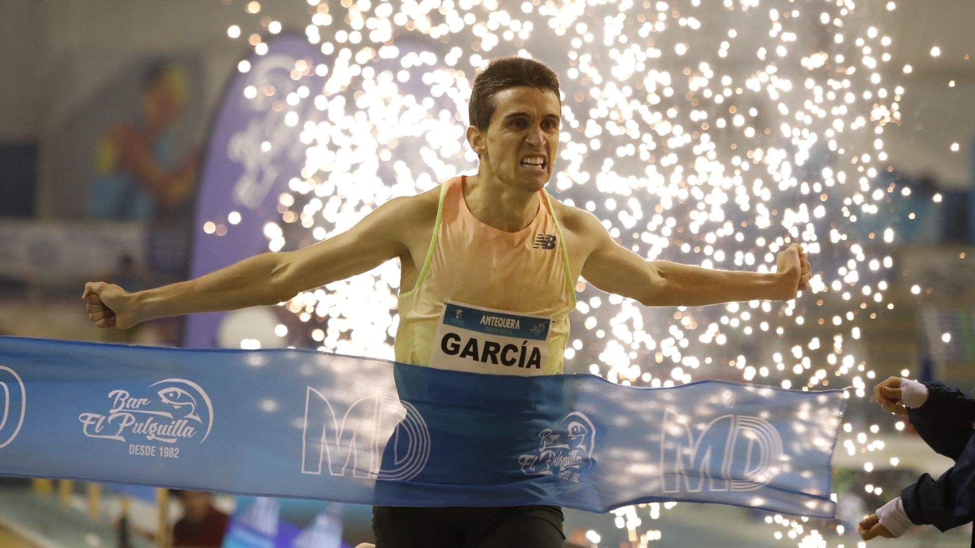 Mariano García batiendo el récord de España de 1000 metros en pista cubierta. SPORTMEDIA. Mariano García batiendo el récord de España de 1000 metros en pista cubierta. SPORTMEDIA.