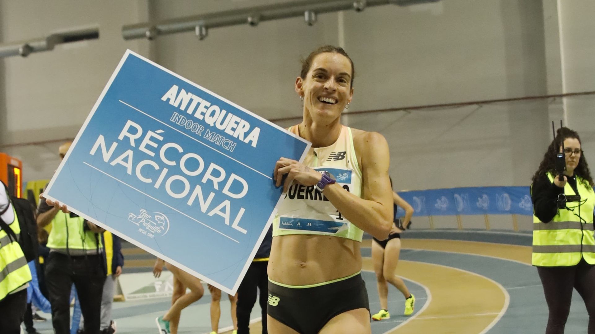 Esther Guerrero después de batir el récord de España de 2000 metros en pista cubierta. SPORTMEDIA.