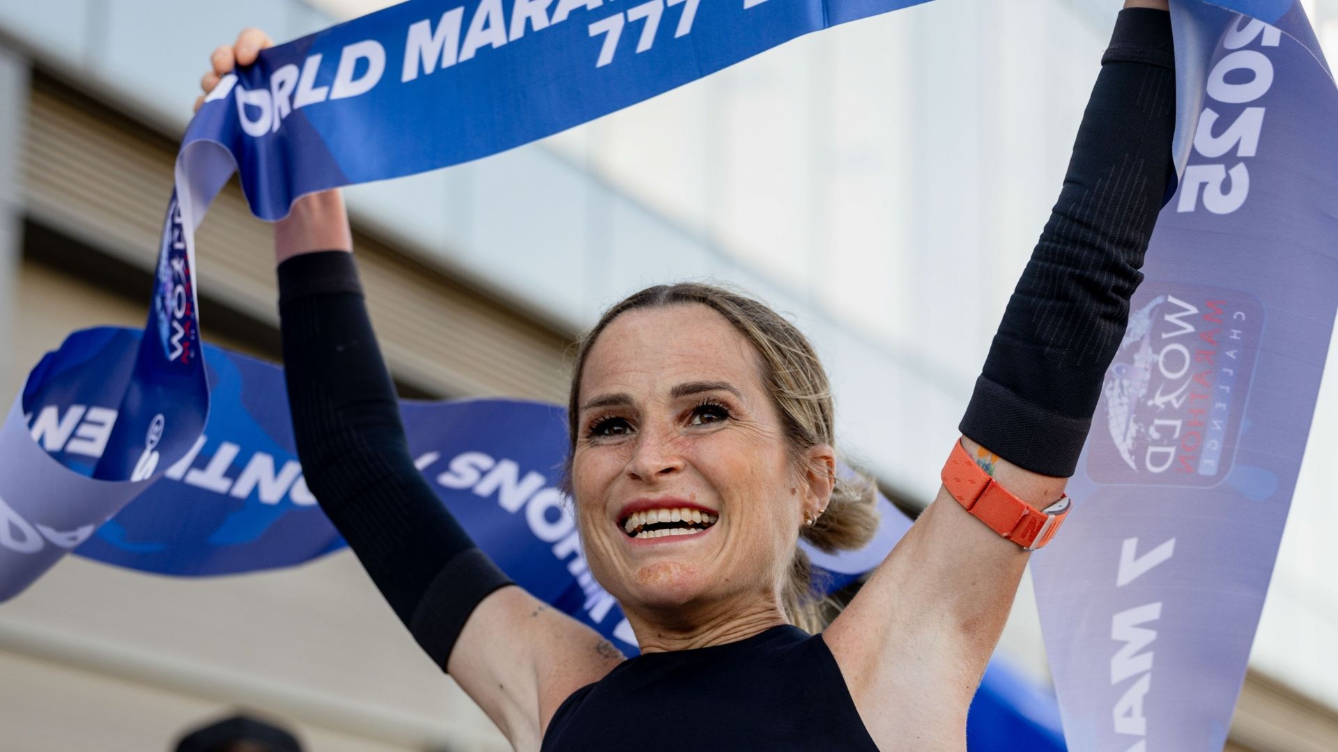 Estefanía Unzu (Verdeliss) después del maratón en el Circuito del Jarama, el quinto consecutivo de su reto. EFE.