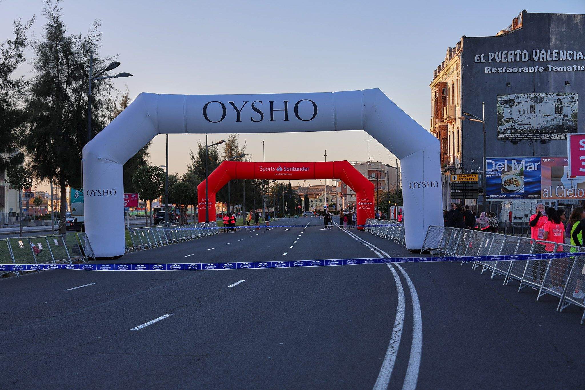 Las mejores fotos de la Carrera de la Mujer Central Lechera Asturiana de Valencia 2025. 3