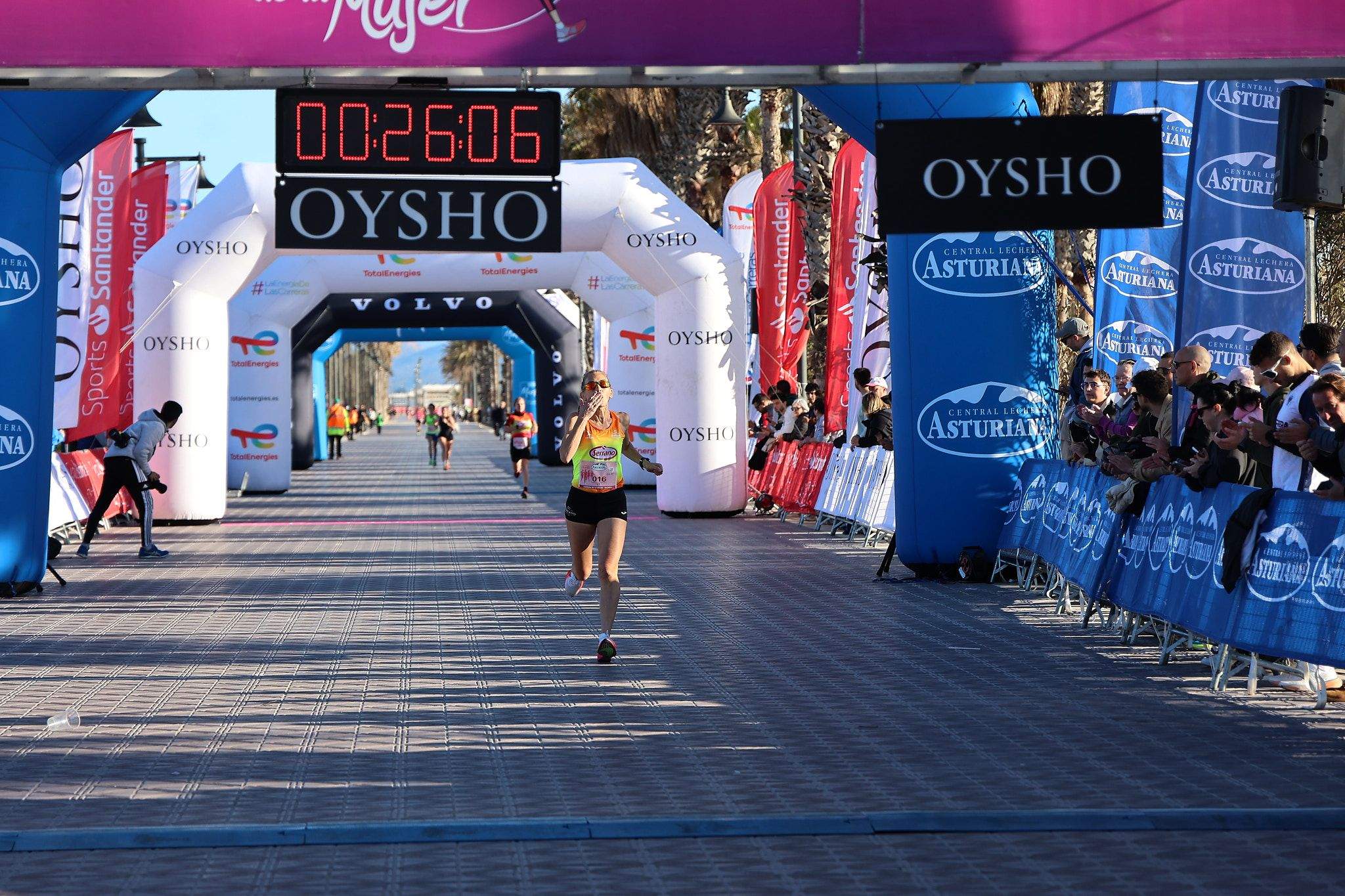 Las mejores fotos de la Carrera de la Mujer Central Lechera Asturiana de Valencia 2025. 253