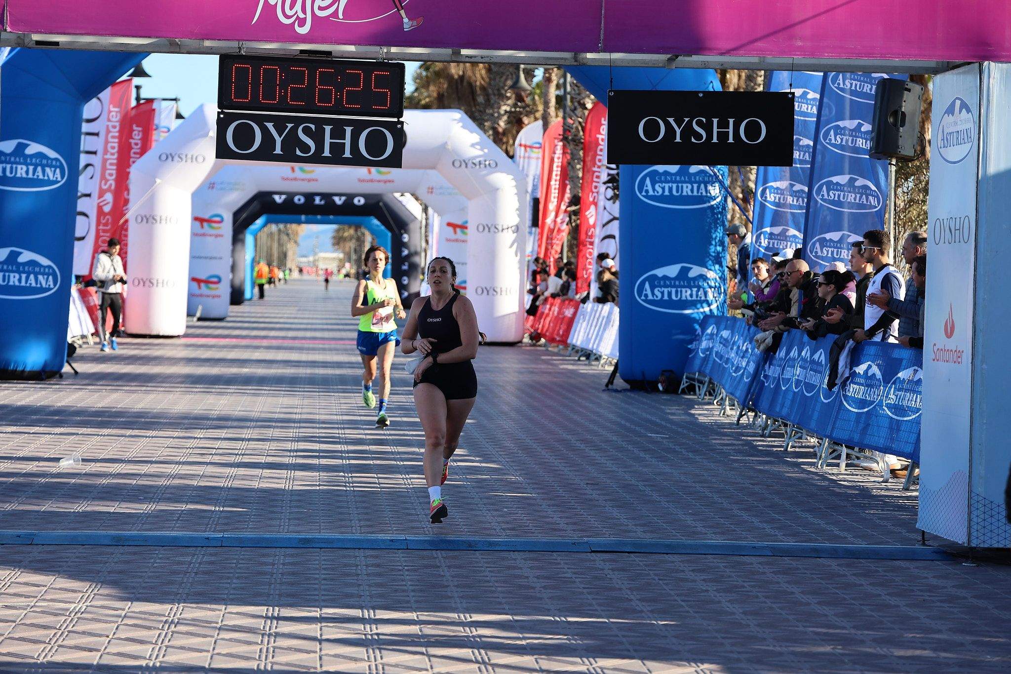Las mejores fotos de la Carrera de la Mujer Central Lechera Asturiana de Valencia 2025. 262