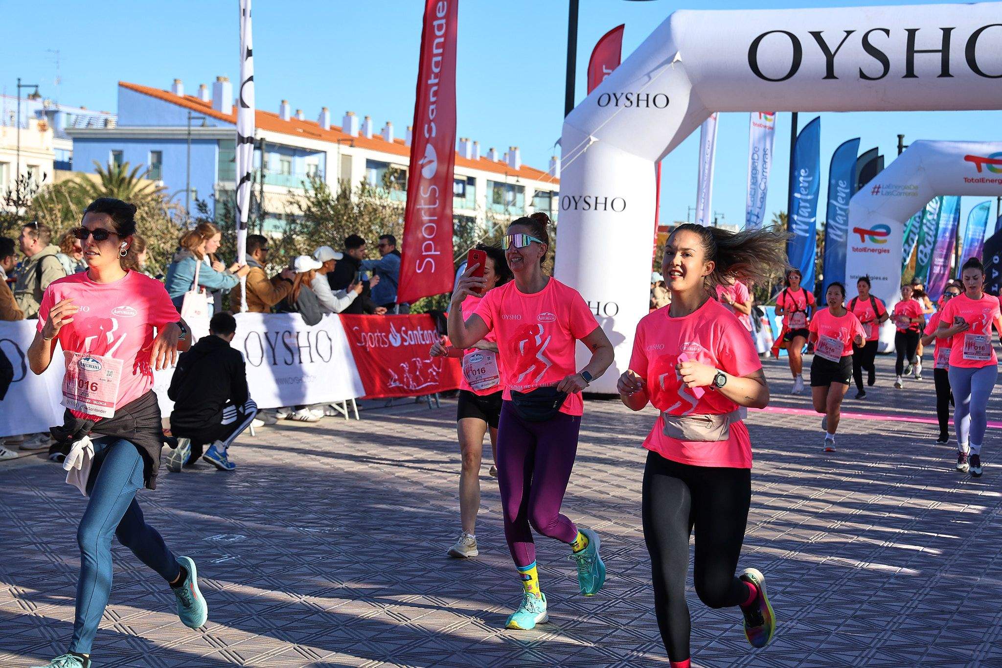 Las mejores fotos de la Carrera de la Mujer Central Lechera Asturiana de Valencia 2025. 768
