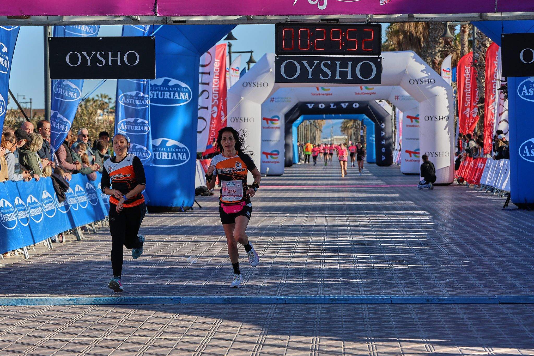 Las mejores fotos de la Carrera de la Mujer Central Lechera Asturiana de Valencia 2025. 293