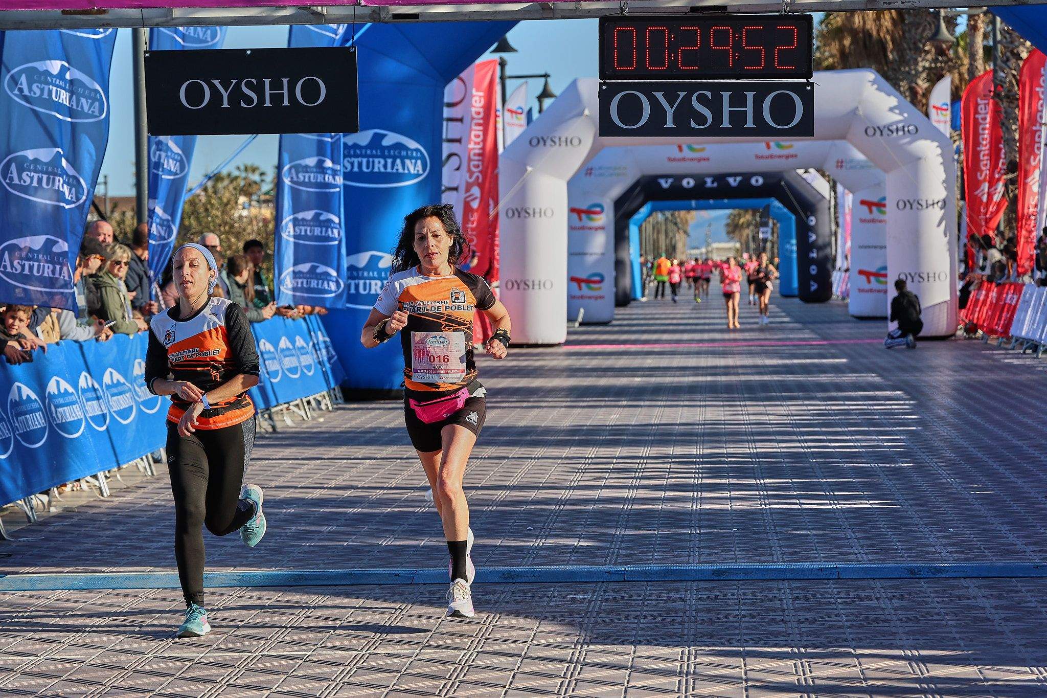Las mejores fotos de la Carrera de la Mujer Central Lechera Asturiana de Valencia 2025. 294