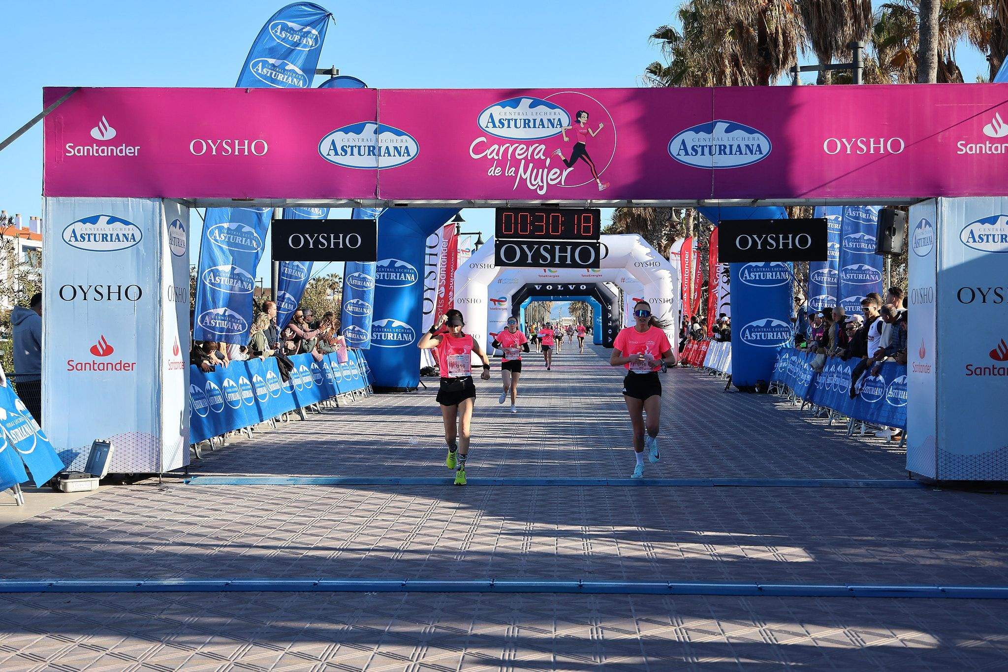 Las mejores fotos de la Carrera de la Mujer Central Lechera Asturiana de Valencia 2025. 297
