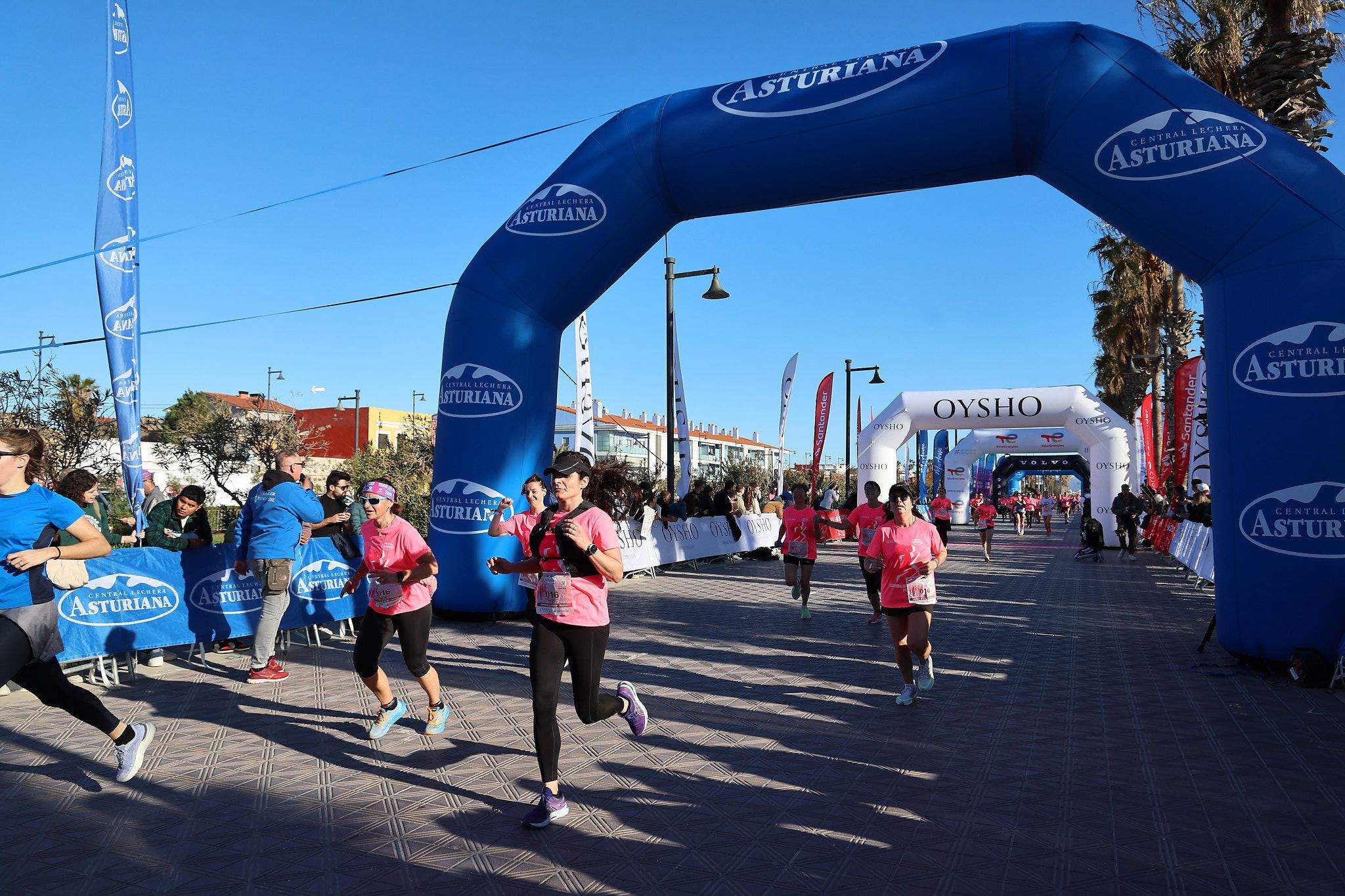 Las mejores fotos de la Carrera de la Mujer Central Lechera Asturiana de Valencia 2025. 524