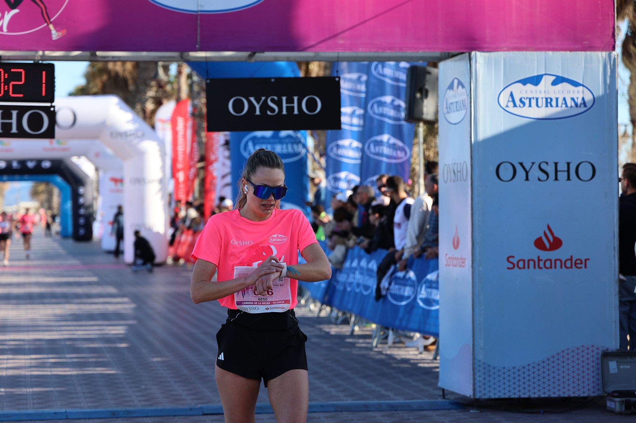 Las mejores fotos de la Carrera de la Mujer Central Lechera Asturiana de Valencia 2025. 300