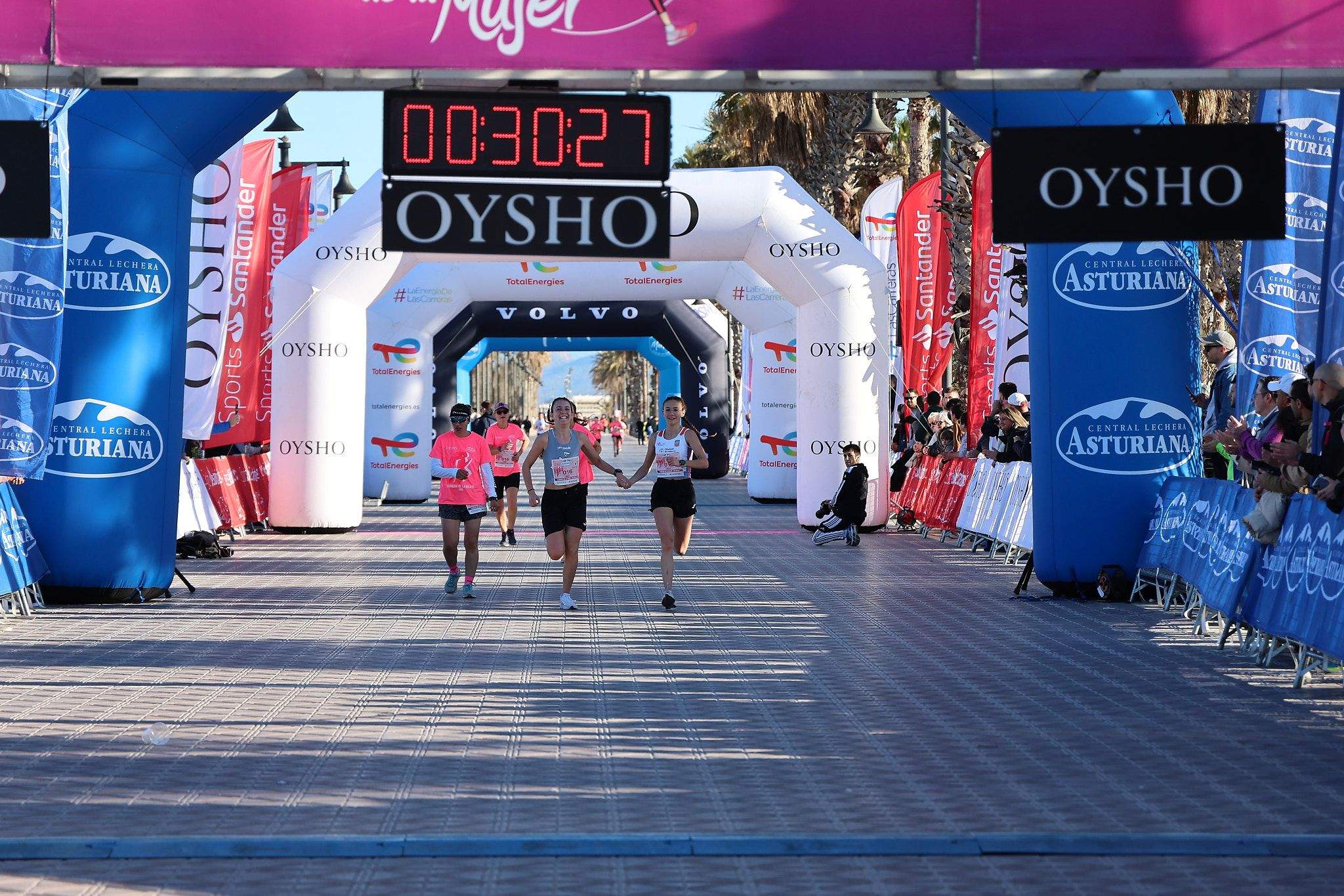 Las mejores fotos de la Carrera de la Mujer Central Lechera Asturiana de Valencia 2025. 303