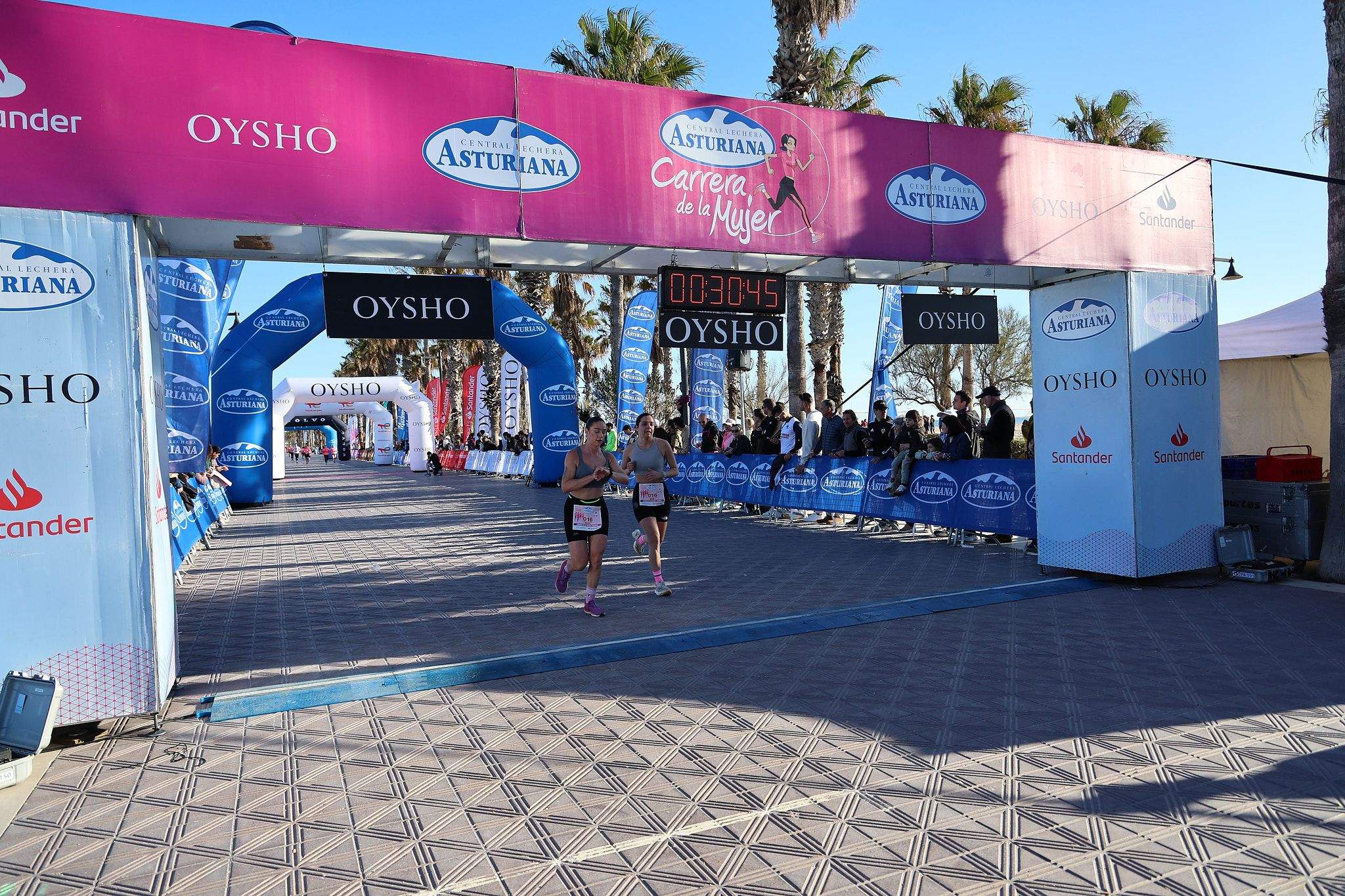 Las mejores fotos de la Carrera de la Mujer Central Lechera Asturiana de Valencia 2025. 307