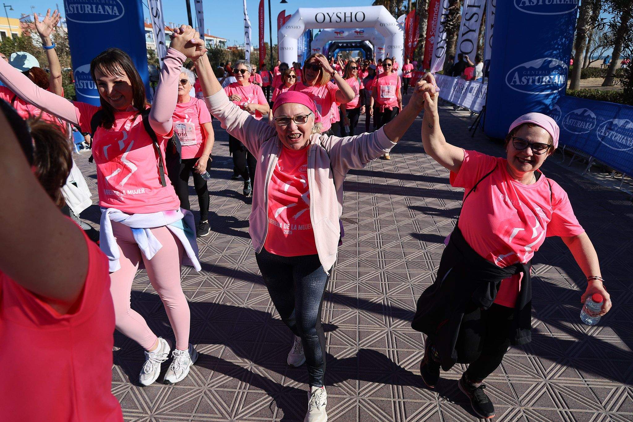 Las mejores fotos de la Carrera de la Mujer Central Lechera Asturiana de Valencia 2025. 1266