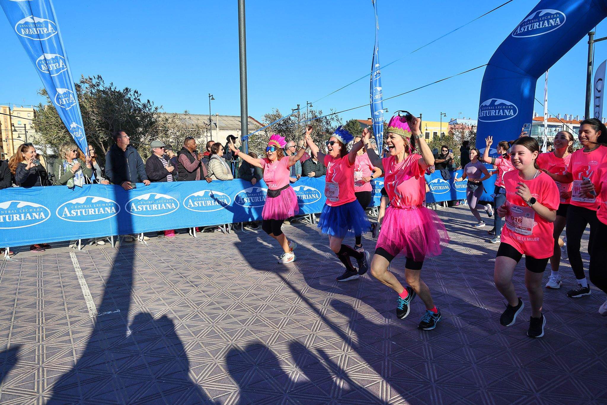 Las mejores fotos de la Carrera de la Mujer Central Lechera Asturiana de Valencia 2025. 785