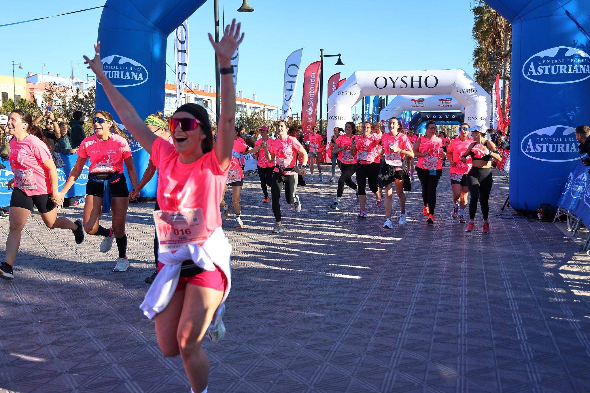 Las mejores fotos de la Carrera de la Mujer Central Lechera Asturiana de Valencia 2025. 789