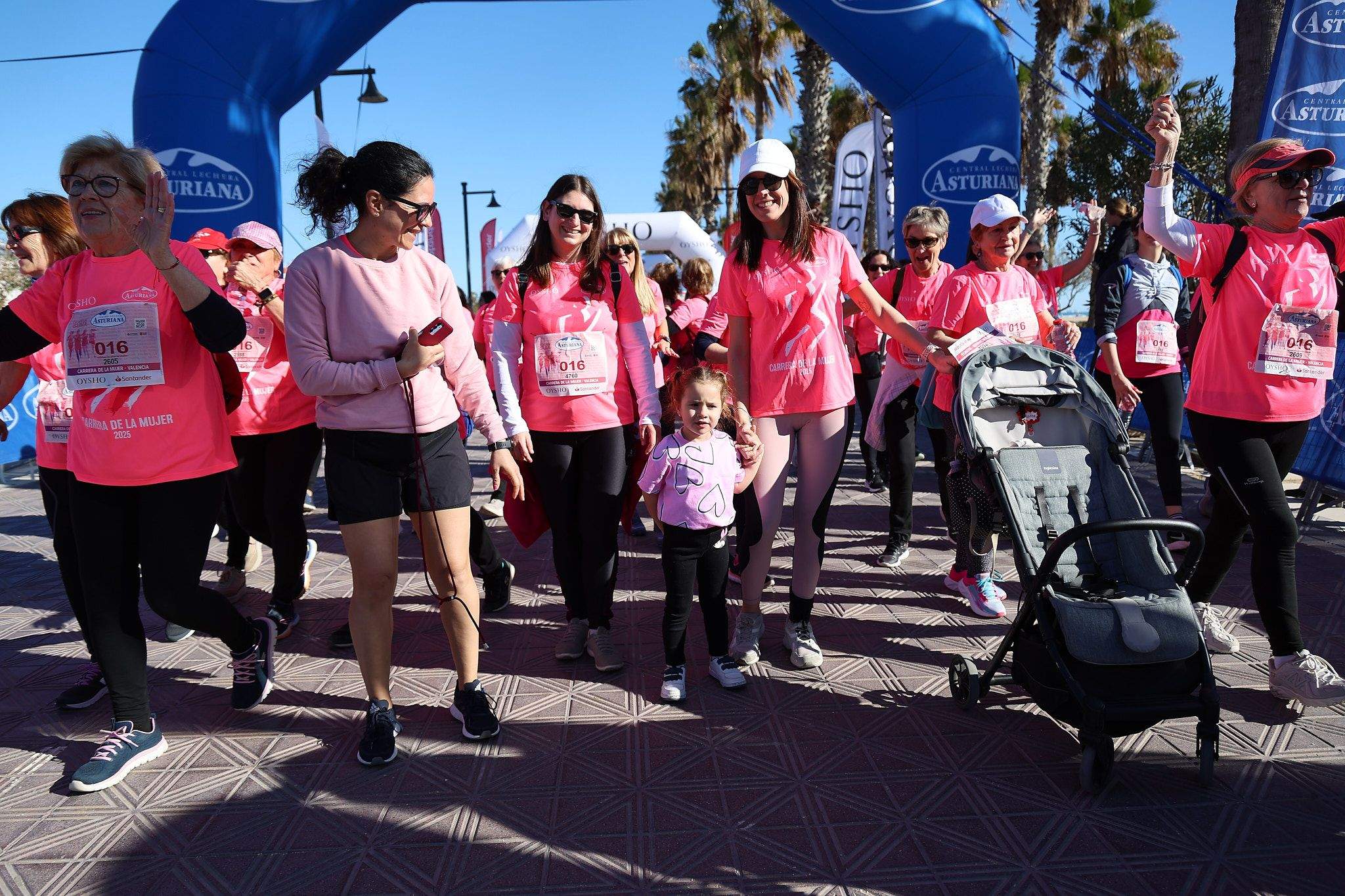 Las mejores fotos de la Carrera de la Mujer Central Lechera Asturiana de Valencia 2025. 1279