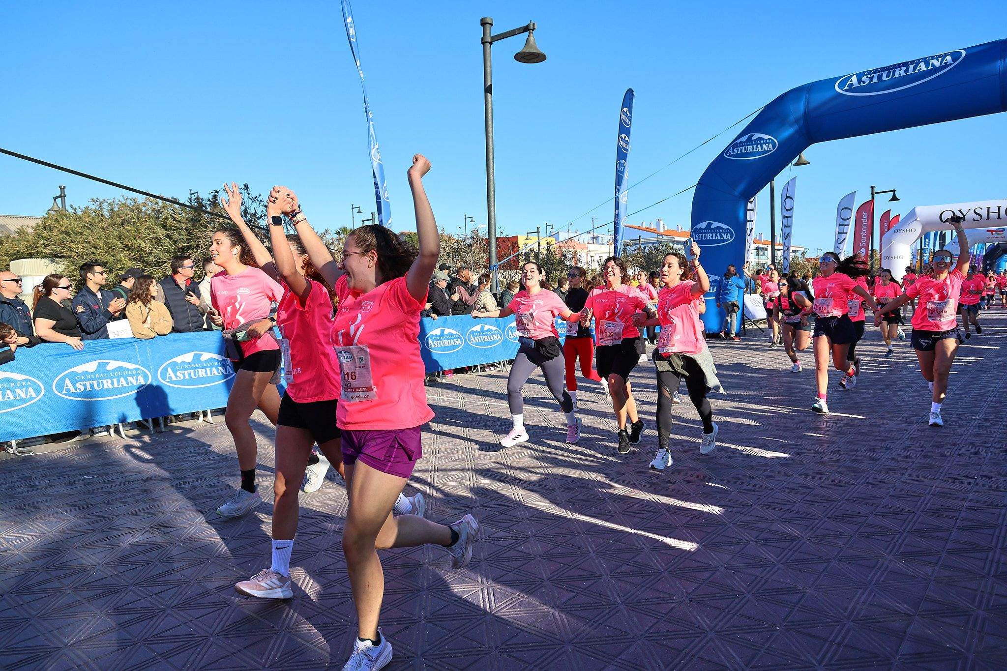 Las mejores fotos de la Carrera de la Mujer Central Lechera Asturiana de Valencia 2025. 808
