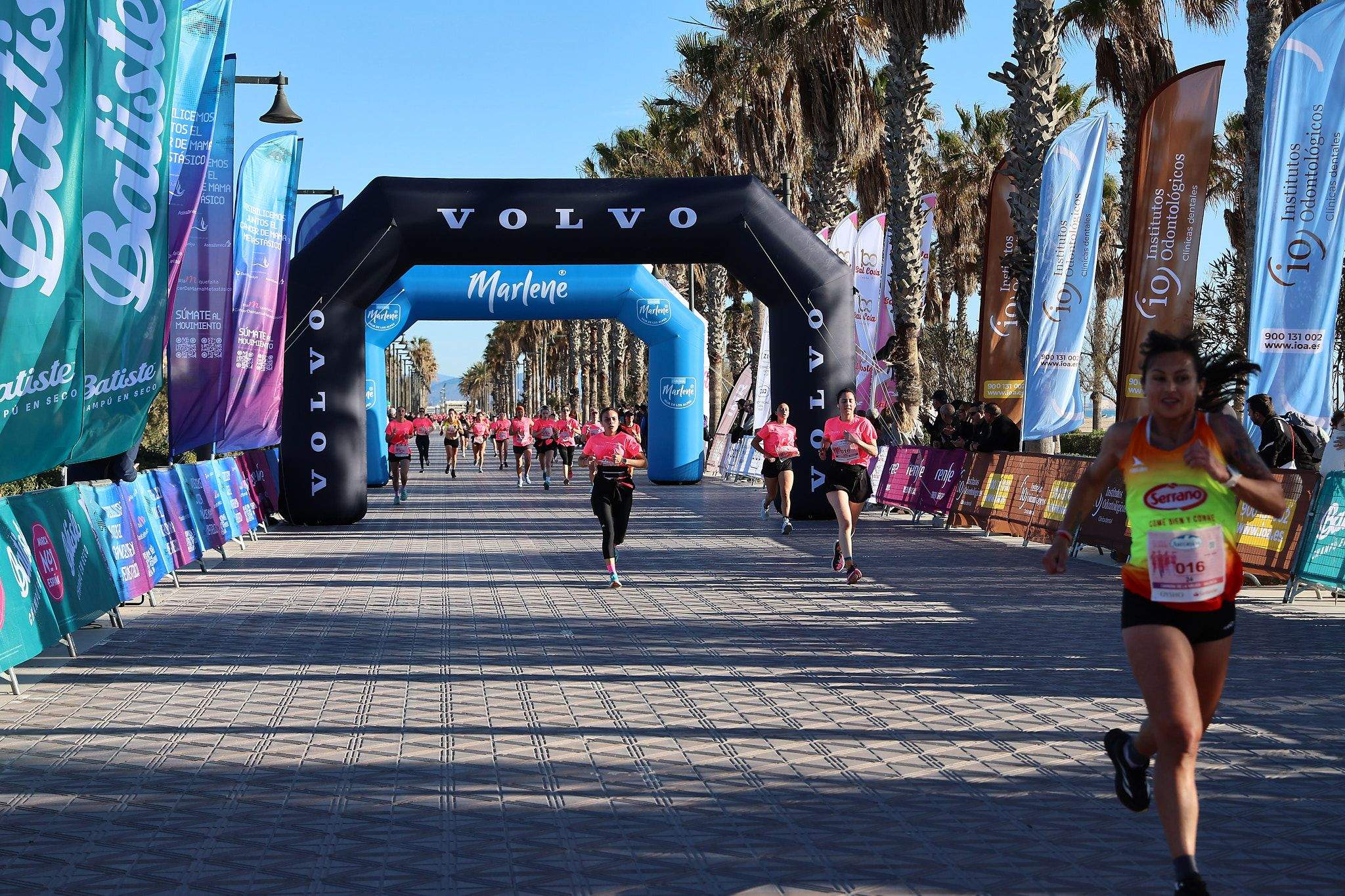 Las mejores fotos de la Carrera de la Mujer Central Lechera Asturiana de Valencia 2025. 338