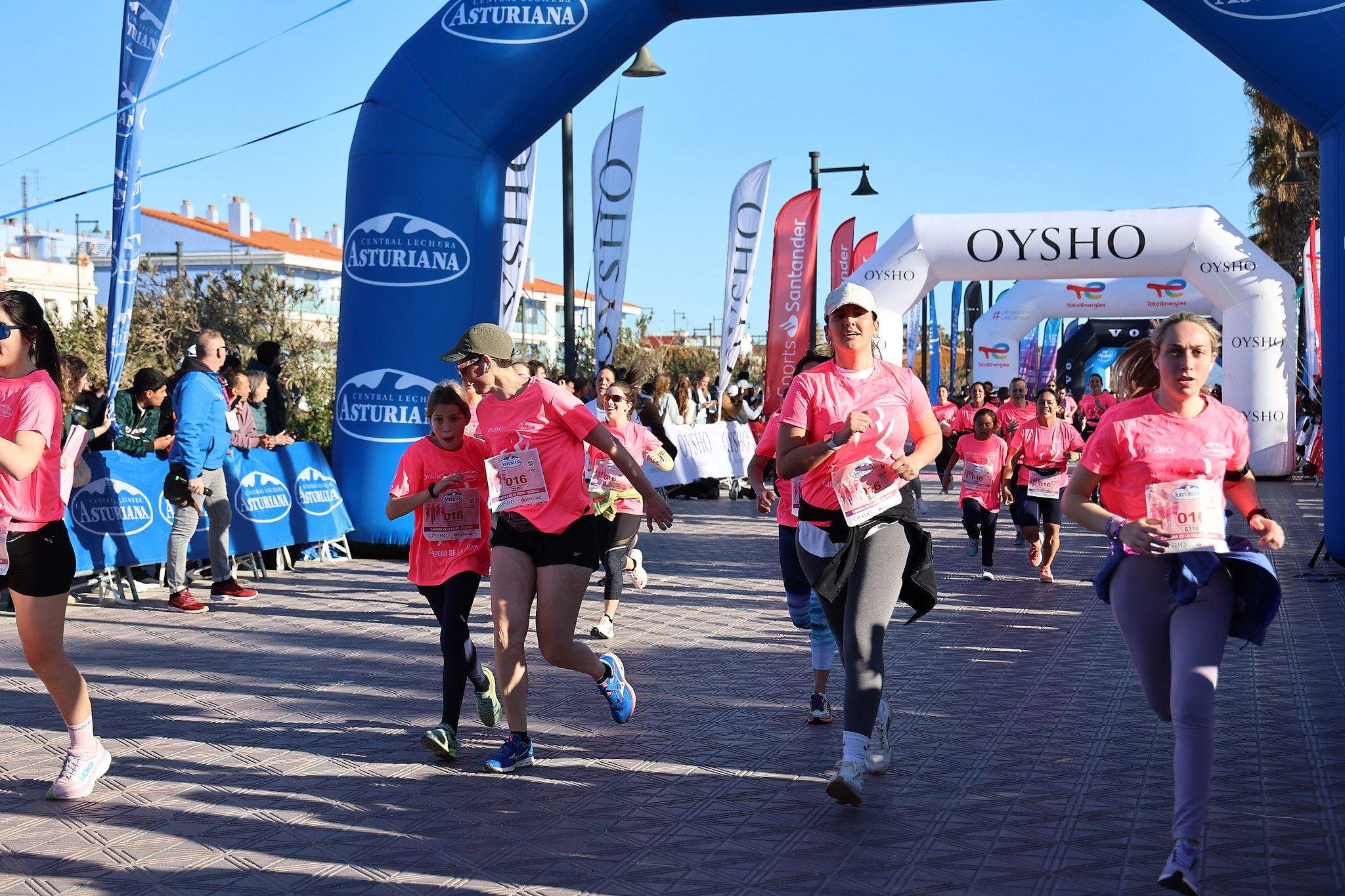 Las mejores fotos de la Carrera de la Mujer Central Lechera Asturiana de Valencia 2025. 814