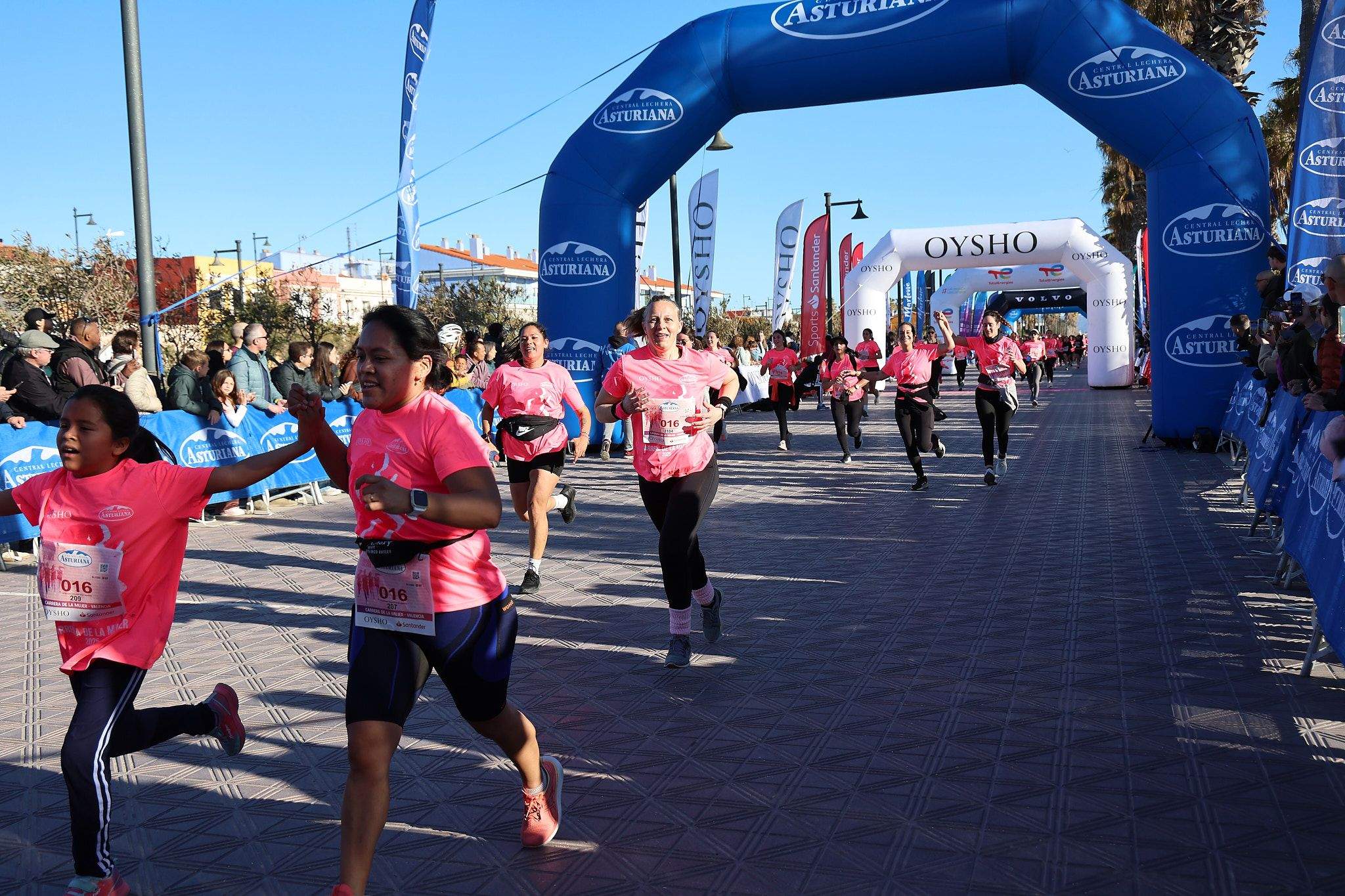 Las mejores fotos de la Carrera de la Mujer Central Lechera Asturiana de Valencia 2025. 817