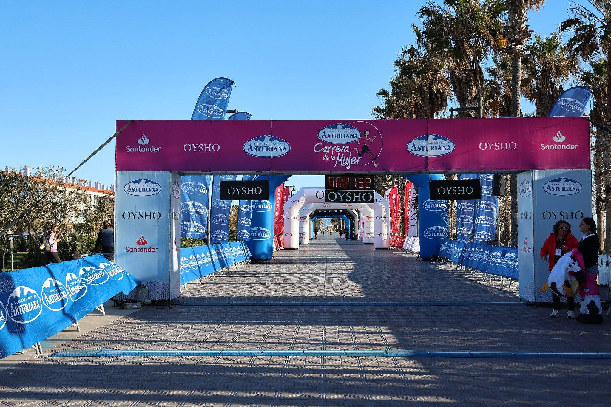 Las mejores fotos de la Carrera de la Mujer Central Lechera Asturiana de Valencia 2025. 86