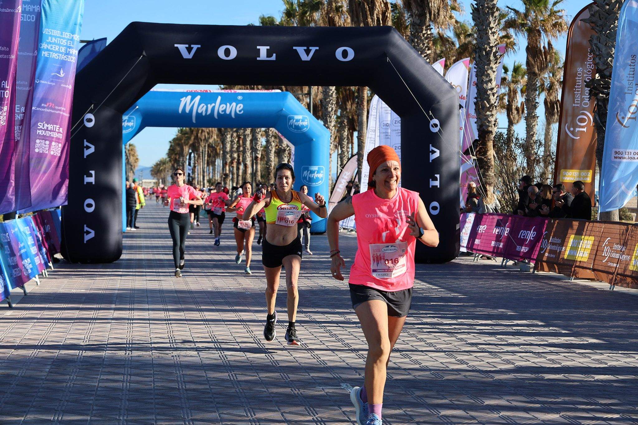 Las mejores fotos de la Carrera de la Mujer Central Lechera Asturiana de Valencia 2025. 344