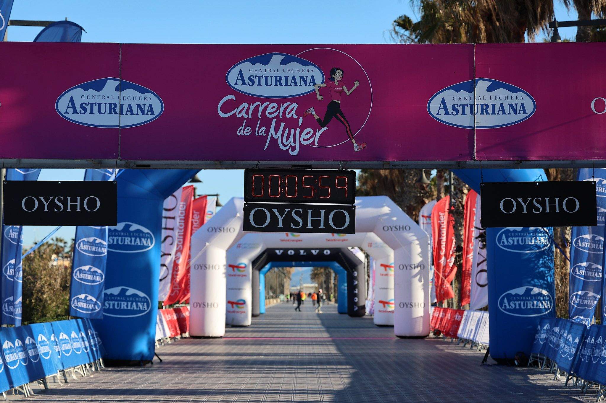 Las mejores fotos de la Carrera de la Mujer Central Lechera Asturiana de Valencia 2025. 94