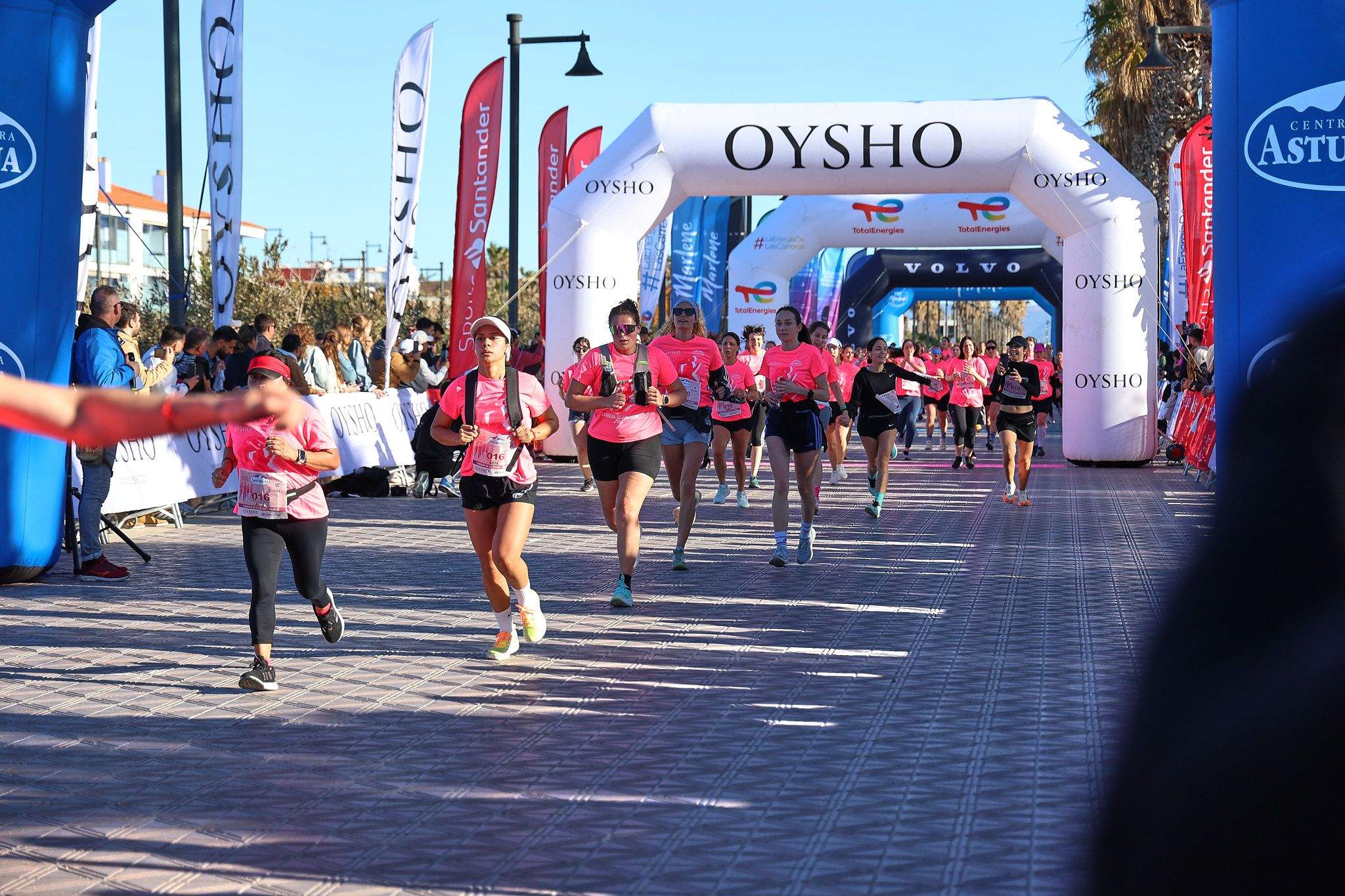 Las mejores fotos de la Carrera de la Mujer Central Lechera Asturiana de Valencia 2025. 827