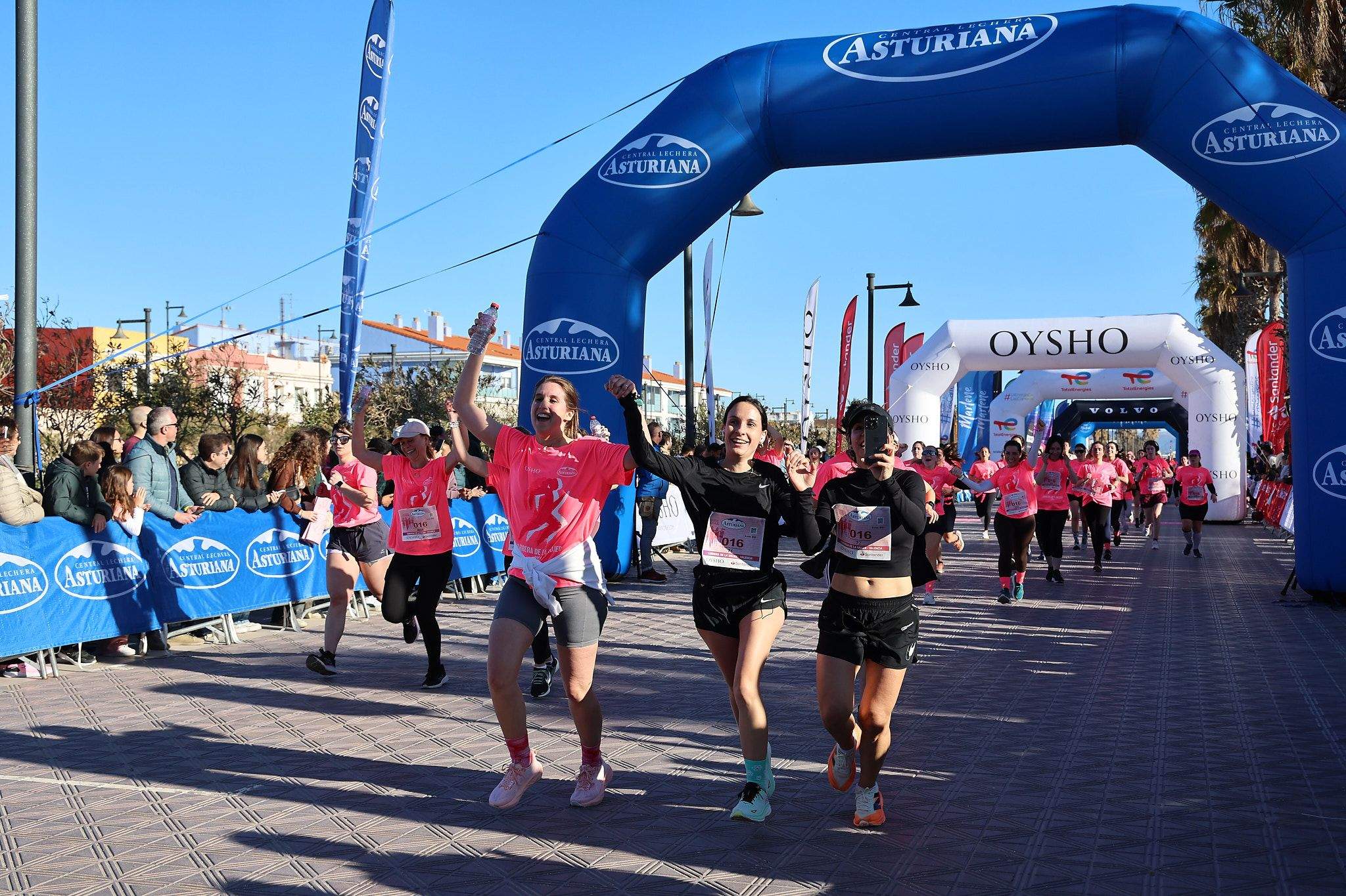 Las mejores fotos de la Carrera de la Mujer Central Lechera Asturiana de Valencia 2025. 830