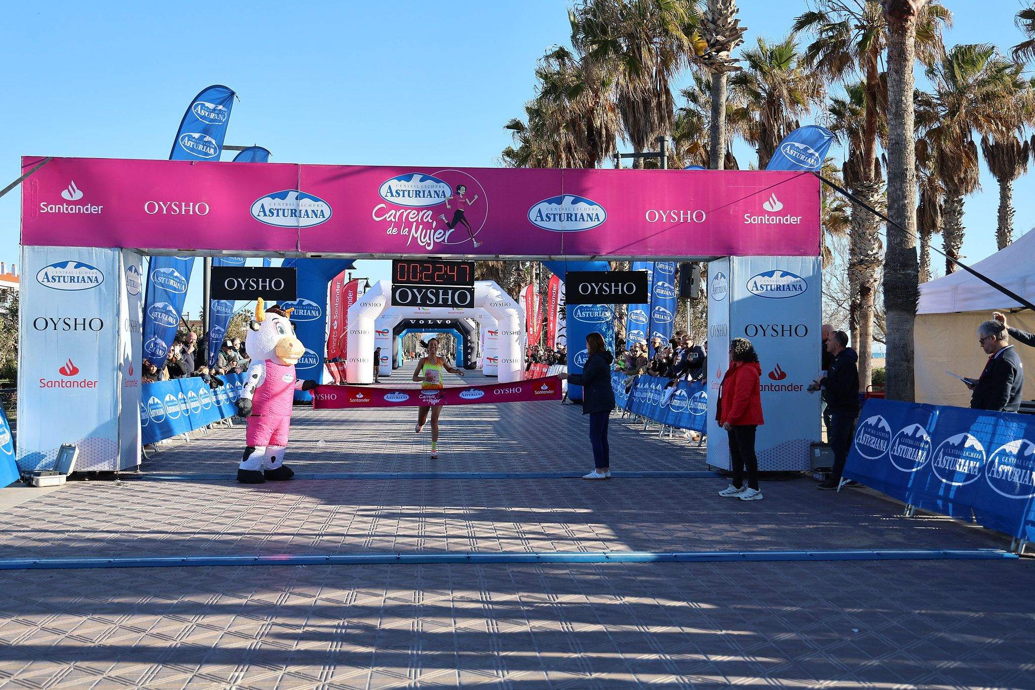 Las mejores fotos de la Carrera de la Mujer Central Lechera Asturiana de Valencia 2025. 110