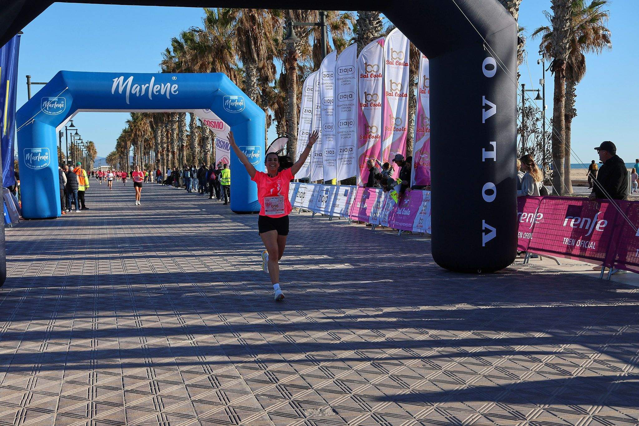 Las mejores fotos de la Carrera de la Mujer Central Lechera Asturiana de Valencia 2025. 366