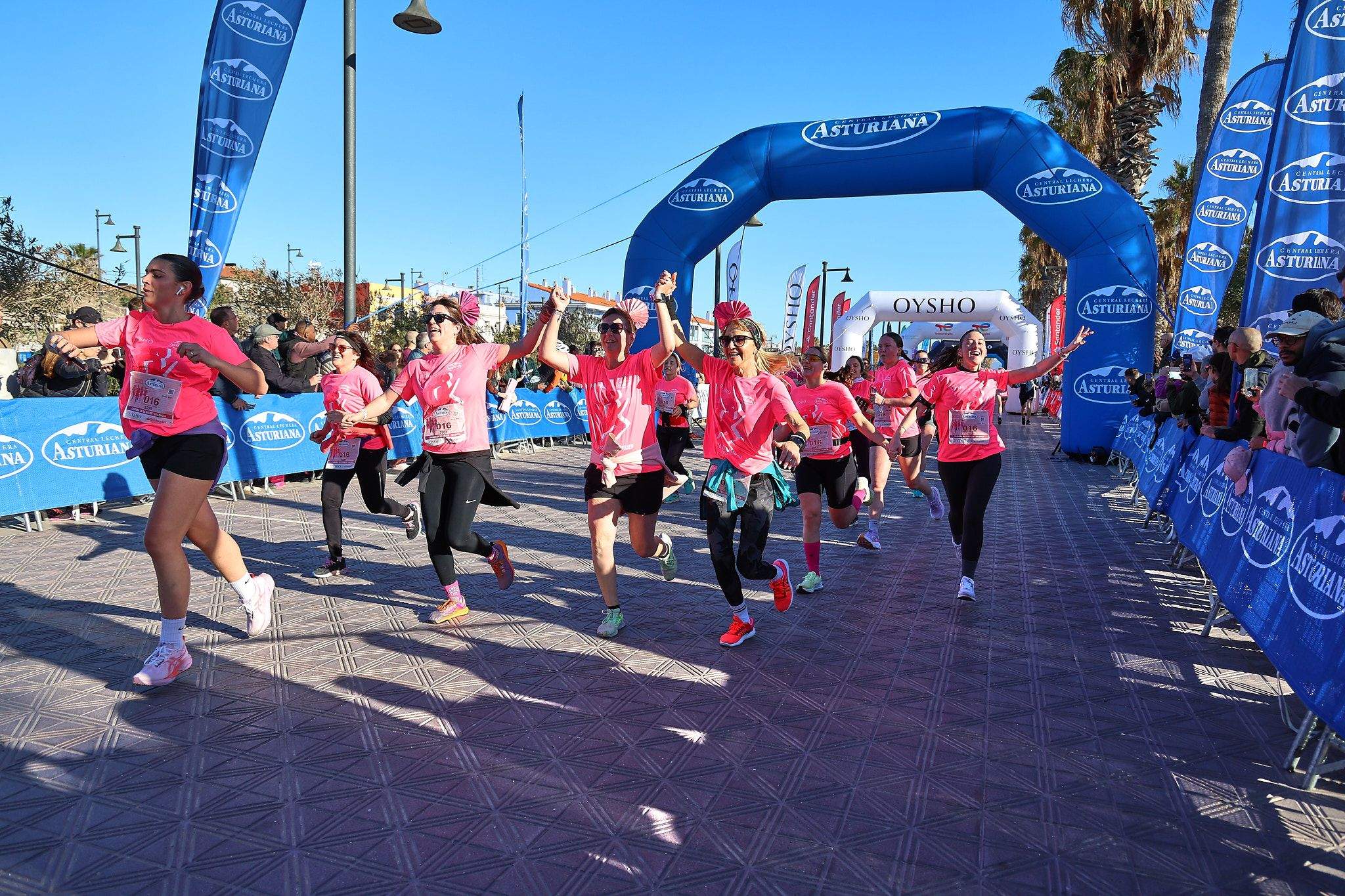 Las mejores fotos de la Carrera de la Mujer Central Lechera Asturiana de Valencia 2025. 850
