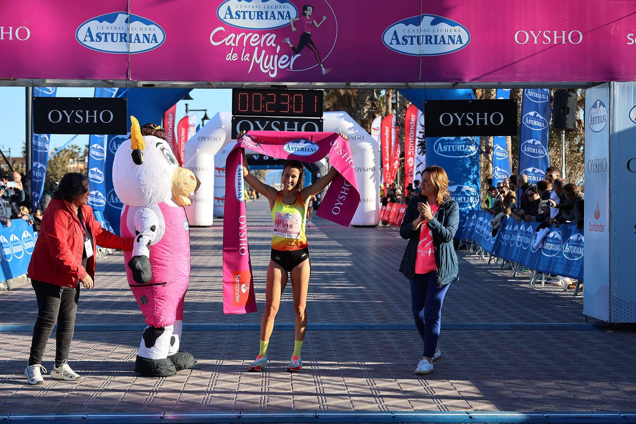 Las mejores fotos de la Carrera de la Mujer Central Lechera Asturiana de Valencia 2025. 139