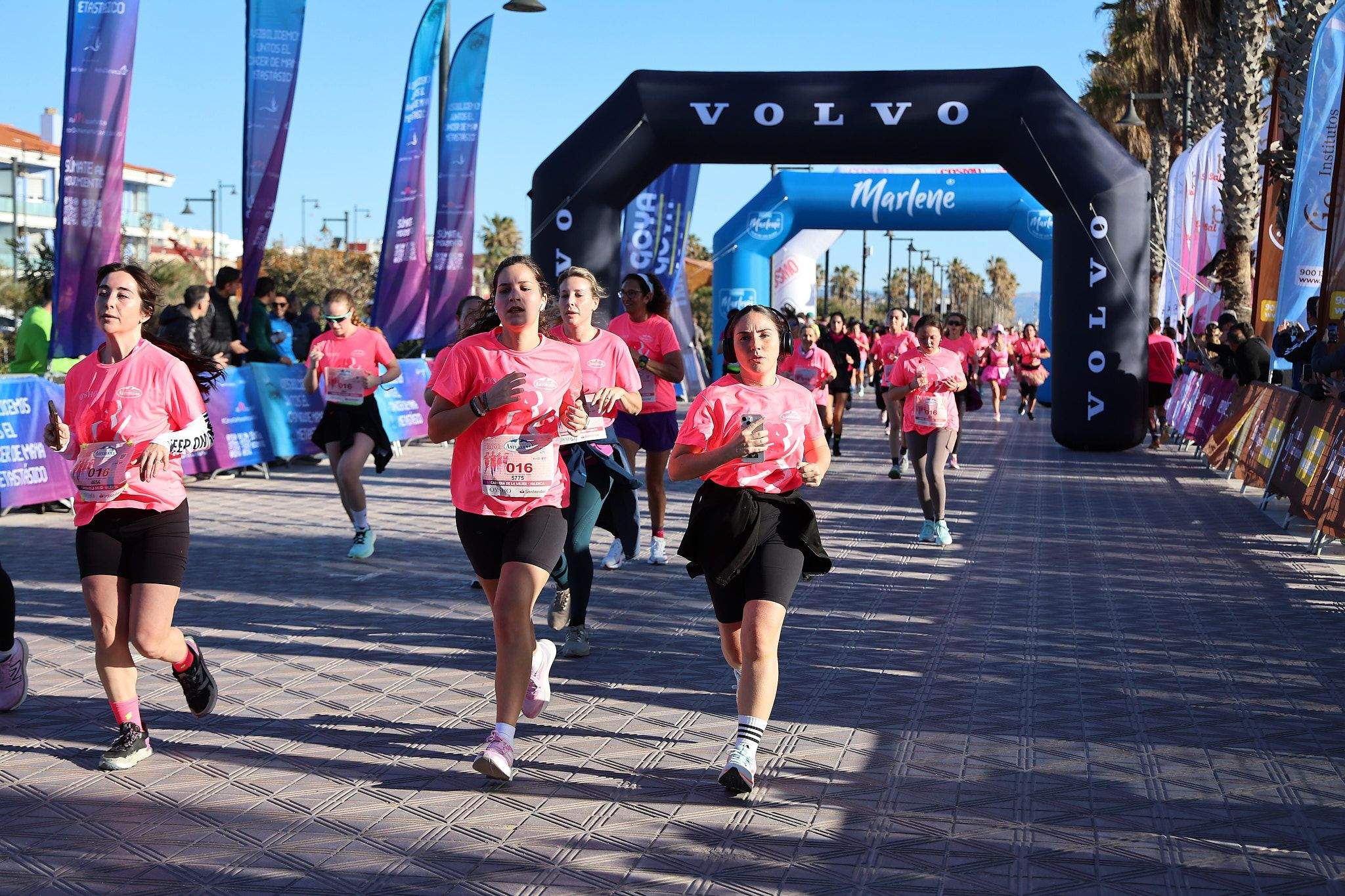 Las mejores fotos de la Carrera de la Mujer Central Lechera Asturiana de Valencia 2025. 606