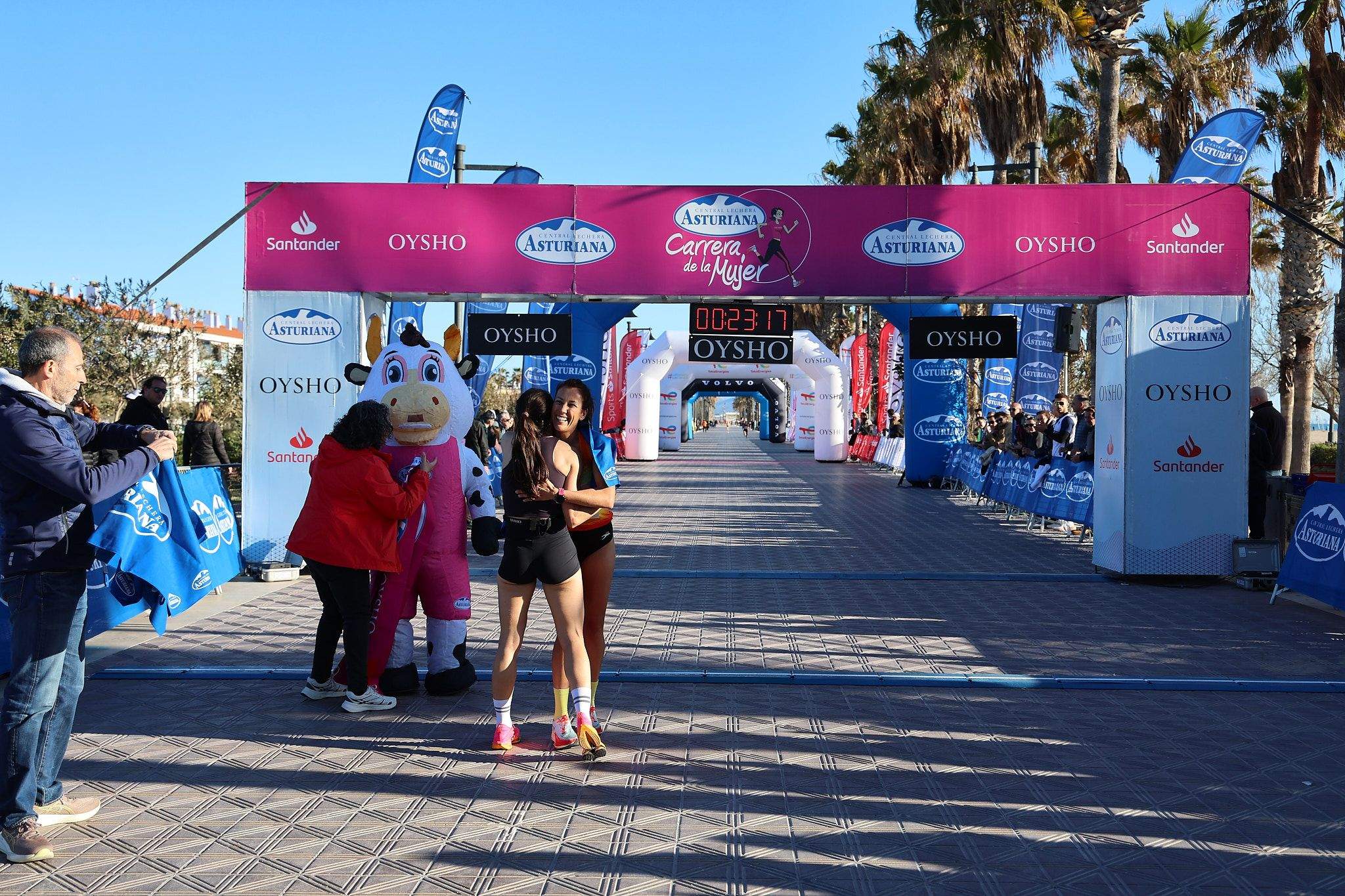Las mejores fotos de la Carrera de la Mujer Central Lechera Asturiana de Valencia 2025. 157