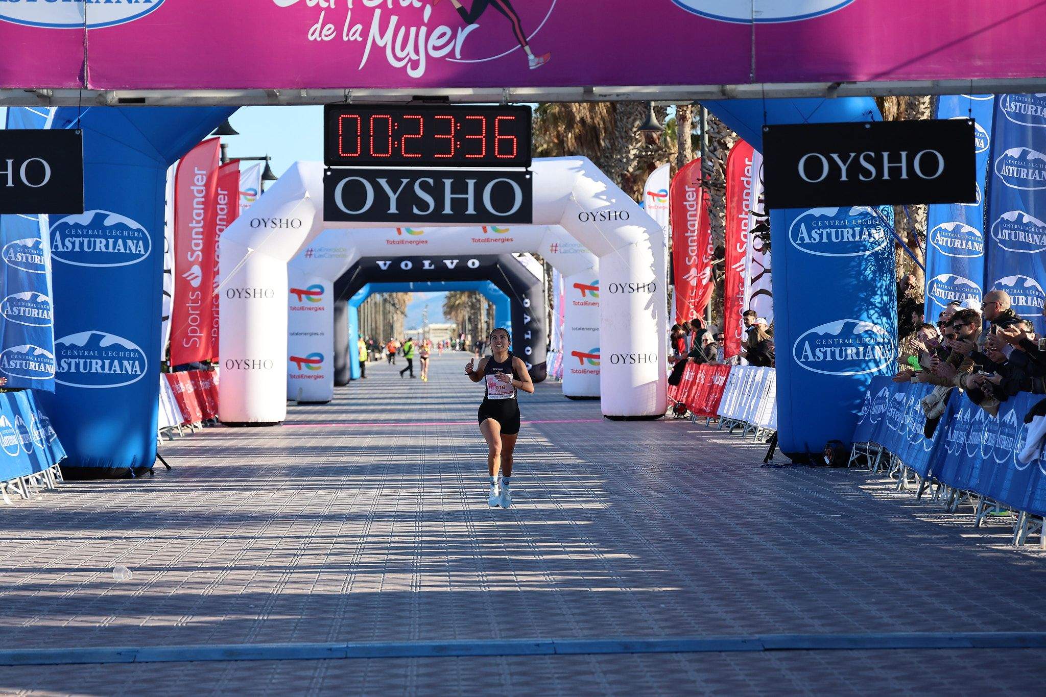 Las mejores fotos de la Carrera de la Mujer Central Lechera Asturiana de Valencia 2025. 161