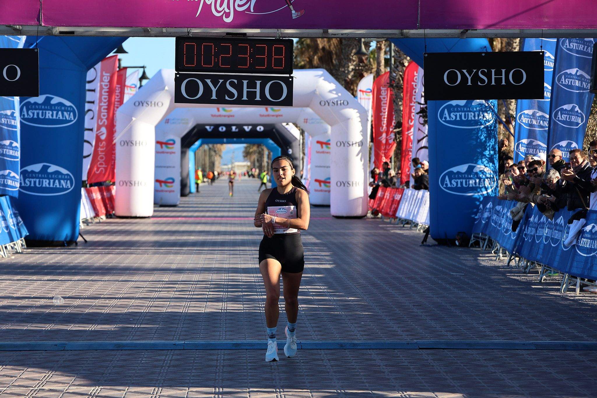 Las mejores fotos de la Carrera de la Mujer Central Lechera Asturiana de Valencia 2025. 165