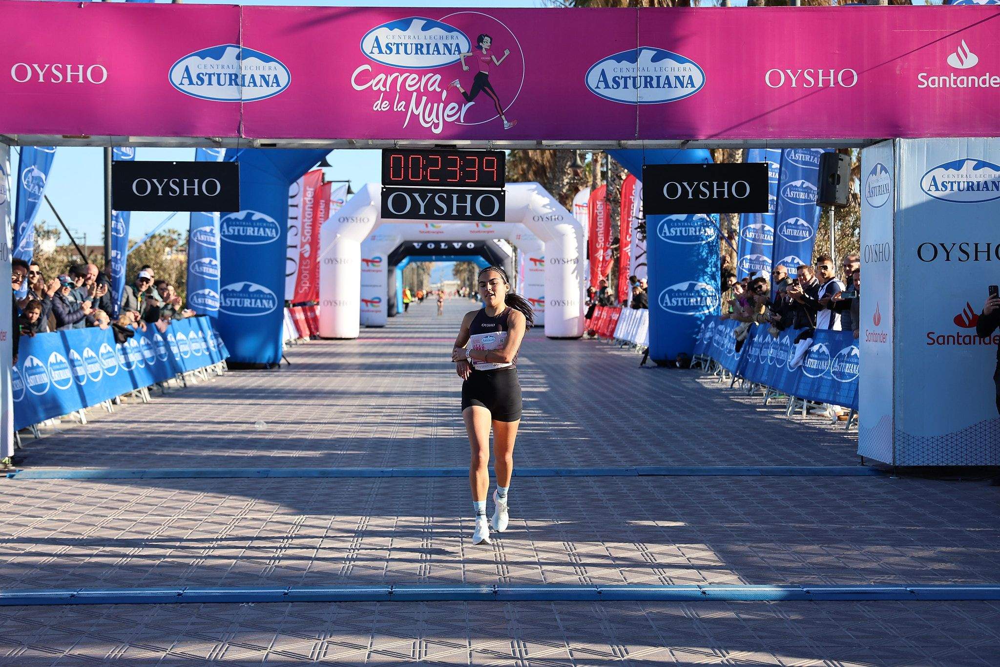 Las mejores fotos de la Carrera de la Mujer Central Lechera Asturiana de Valencia 2025. 167