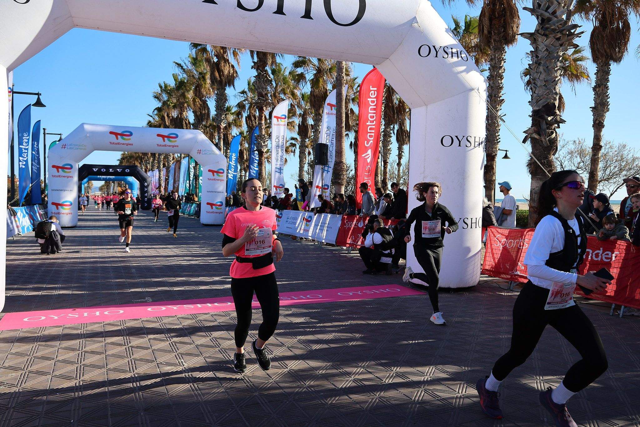 Las mejores fotos de la Carrera de la Mujer Central Lechera Asturiana de Valencia 2025. 400