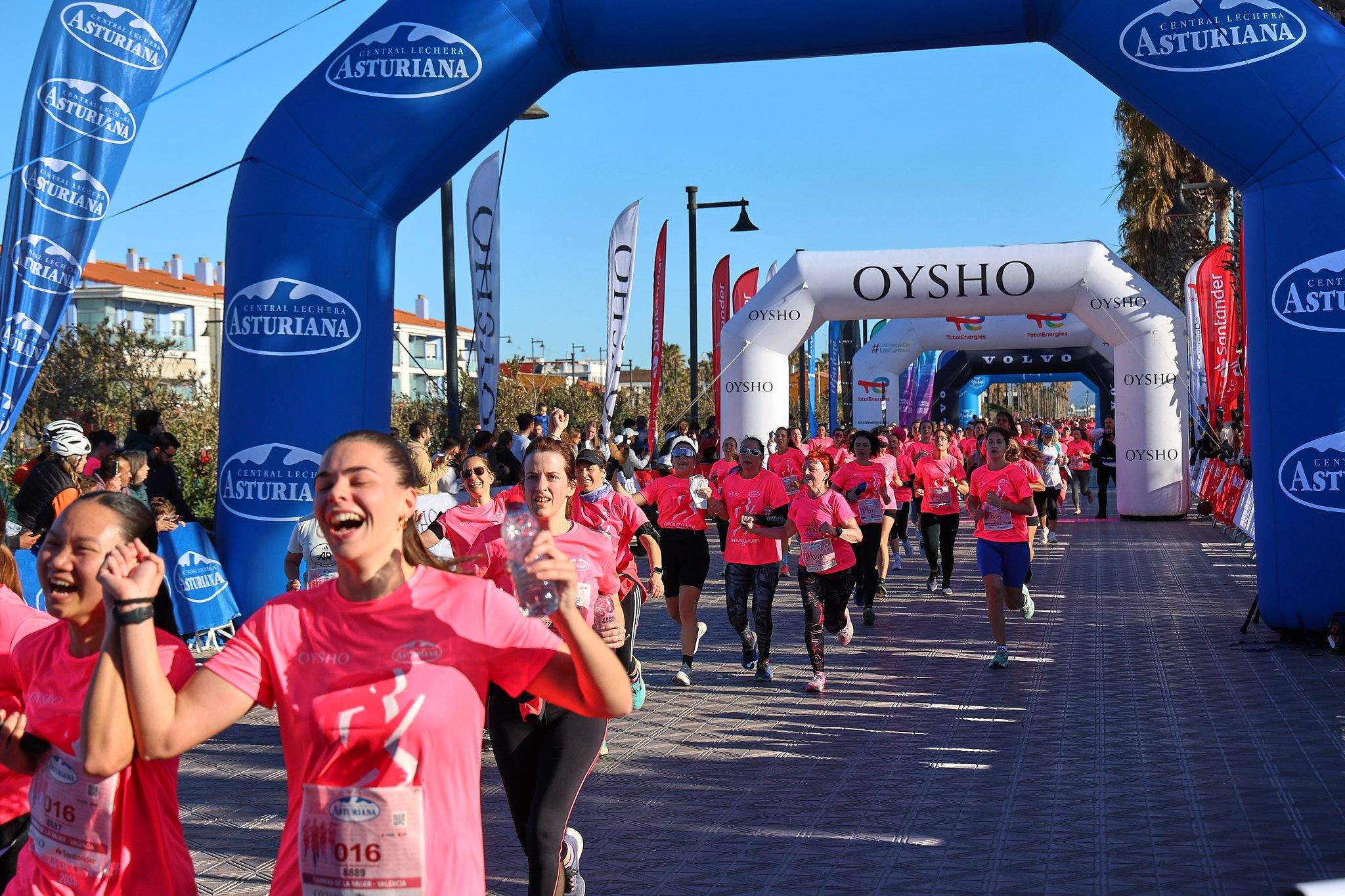 Las mejores fotos de la Carrera de la Mujer Central Lechera Asturiana de Valencia 2025. 880