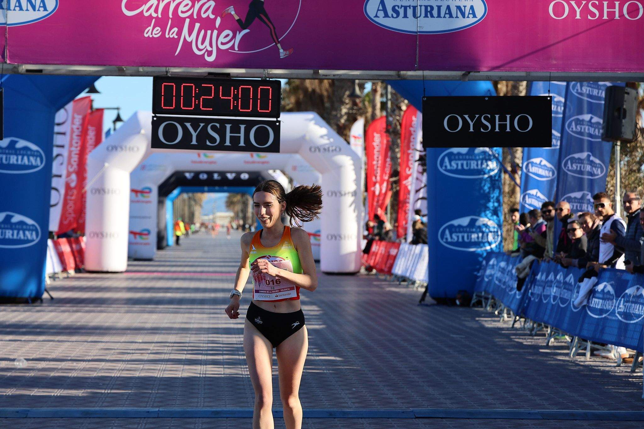 Las mejores fotos de la Carrera de la Mujer Central Lechera Asturiana de Valencia 2025. 180