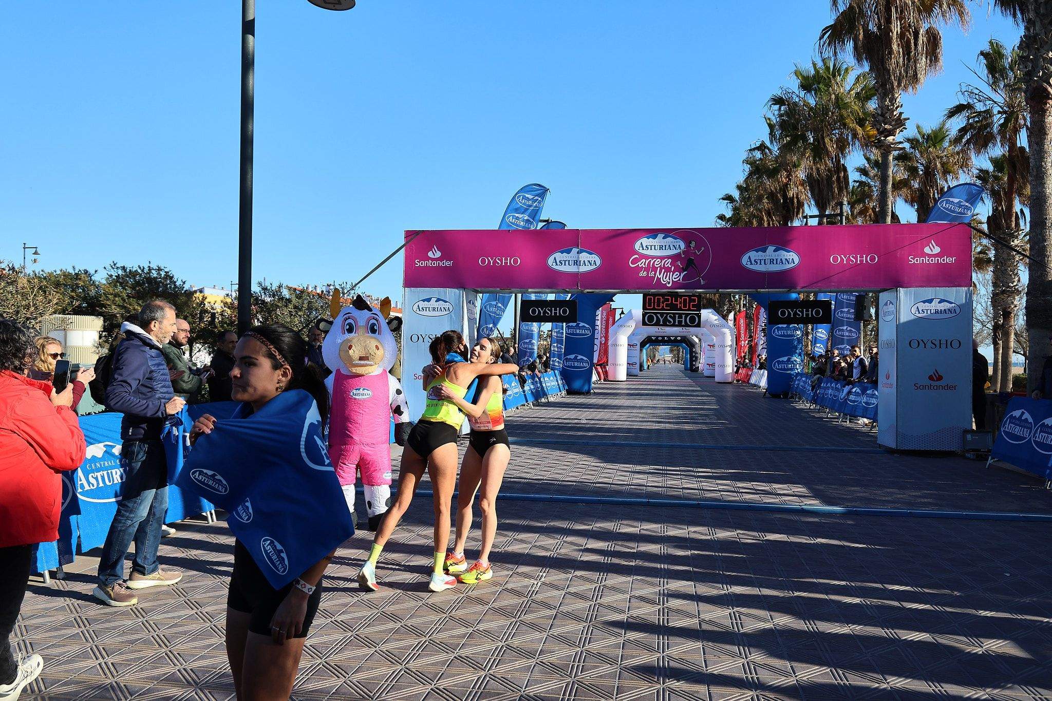 Las mejores fotos de la Carrera de la Mujer Central Lechera Asturiana de Valencia 2025. 183