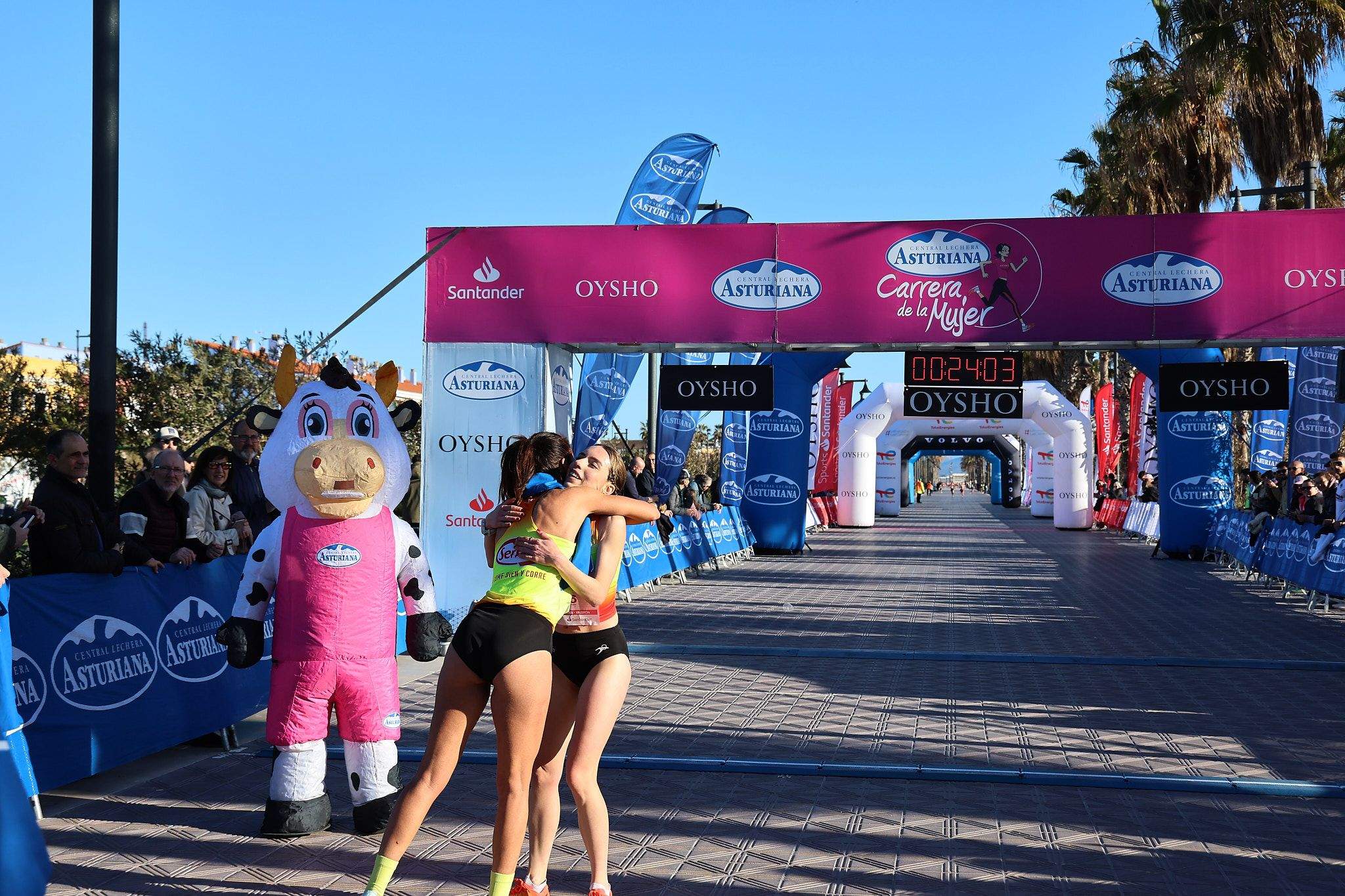 Las mejores fotos de la Carrera de la Mujer Central Lechera Asturiana de Valencia 2025. 184