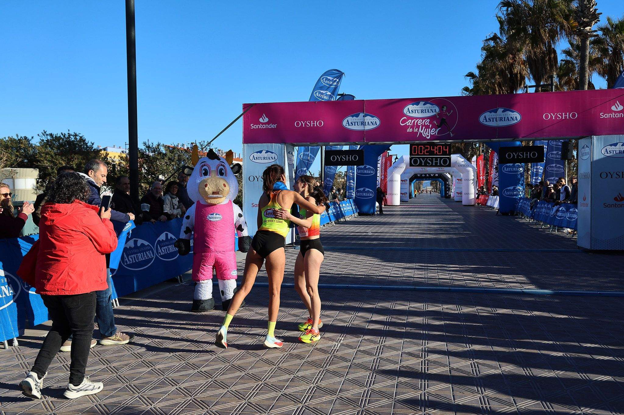 Las mejores fotos de la Carrera de la Mujer Central Lechera Asturiana de Valencia 2025. 185