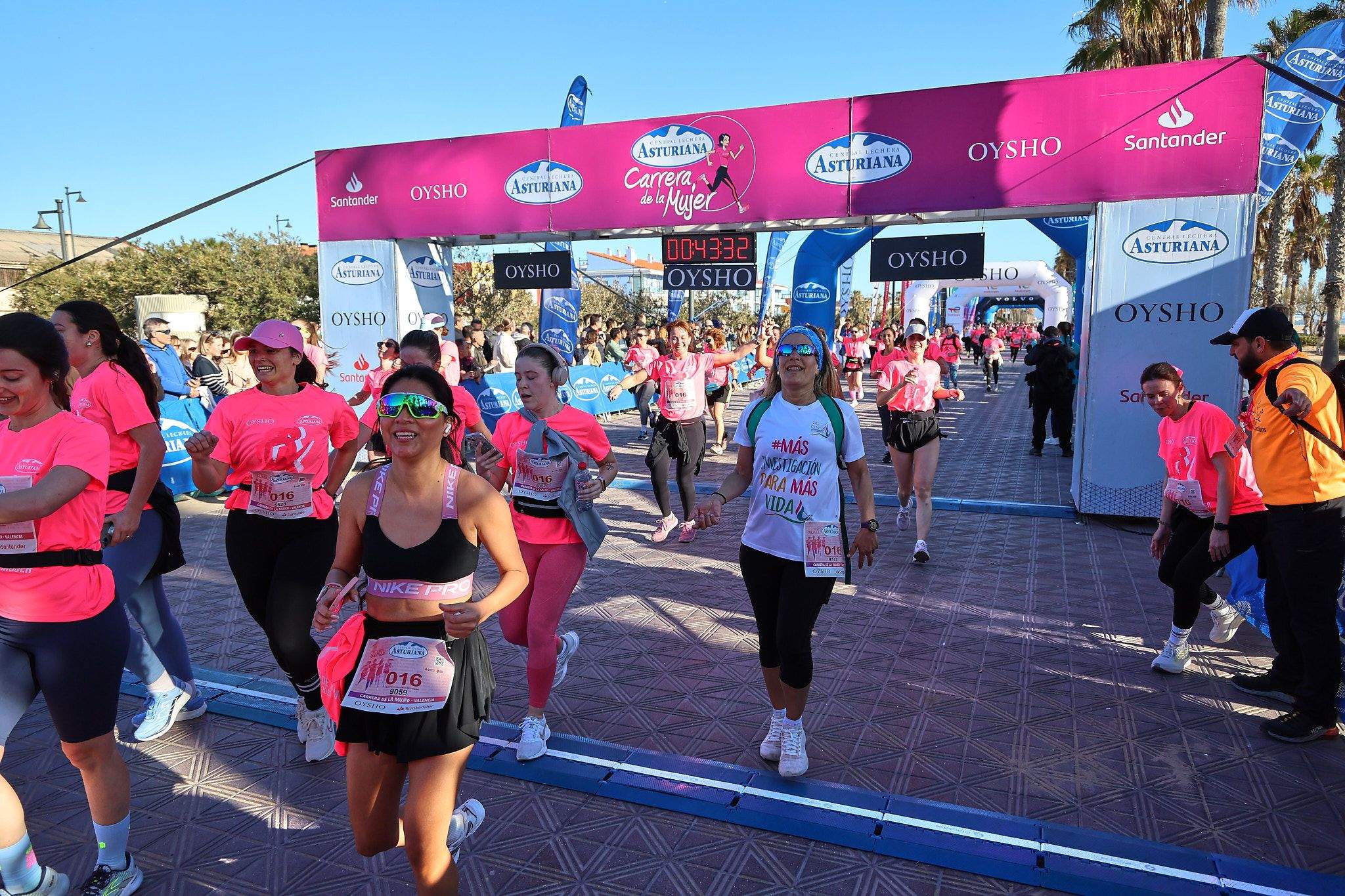Las mejores fotos de la Carrera de la Mujer Central Lechera Asturiana de Valencia 2025. 886
