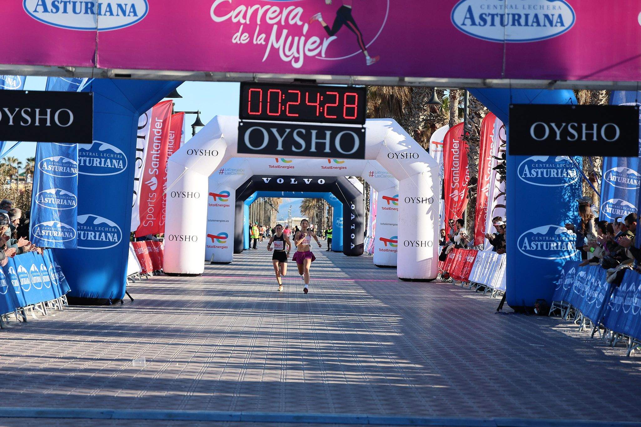 Las mejores fotos de la Carrera de la Mujer Central Lechera Asturiana de Valencia 2025. 187