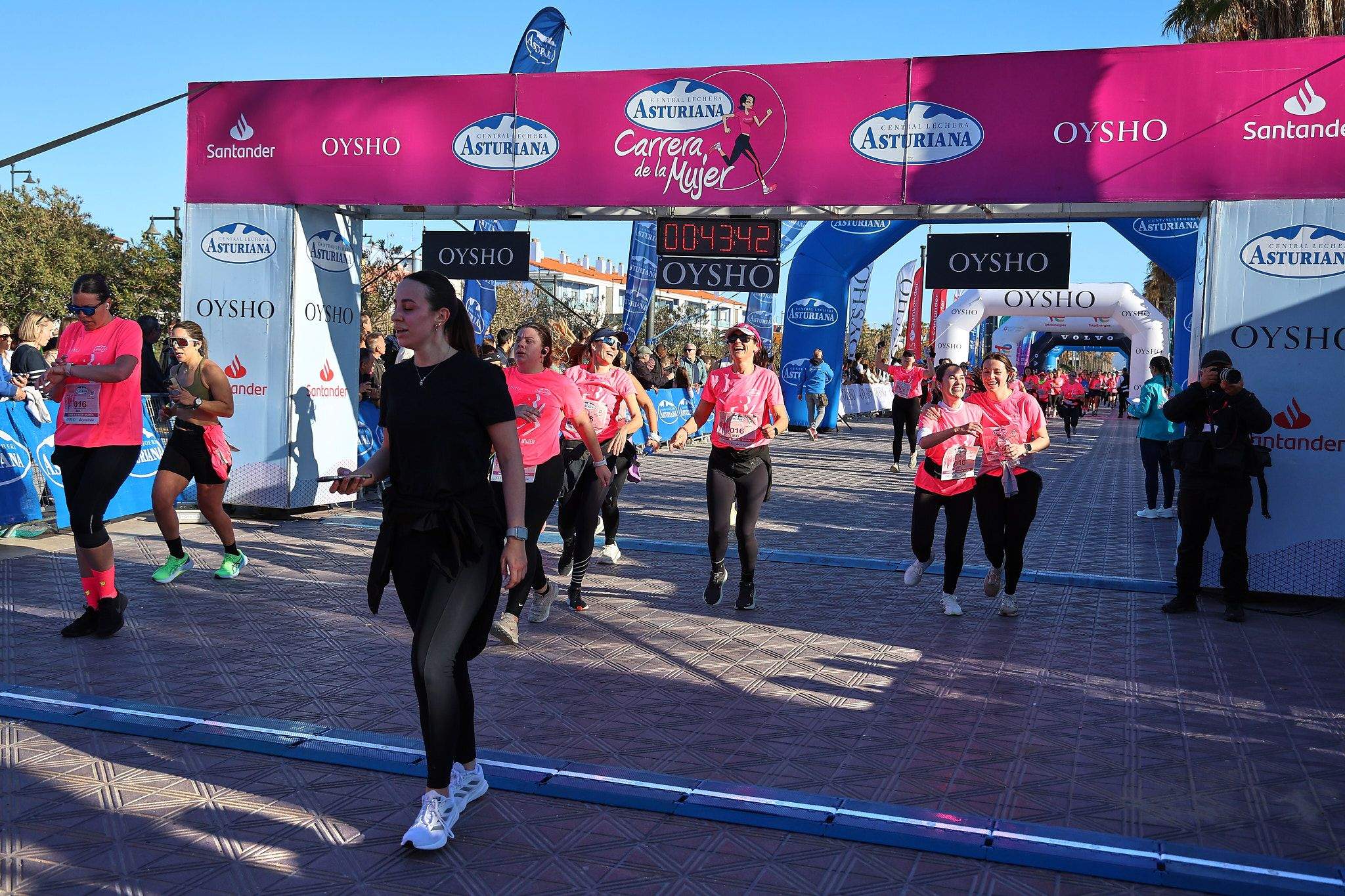 Las mejores fotos de la Carrera de la Mujer Central Lechera Asturiana de Valencia 2025. 894