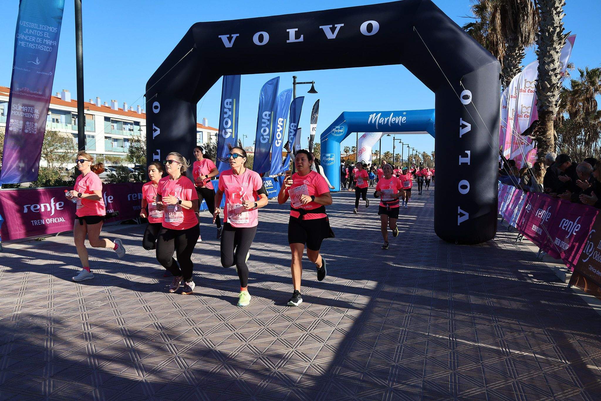 Las mejores fotos de la Carrera de la Mujer Central Lechera Asturiana de Valencia 2025. 656