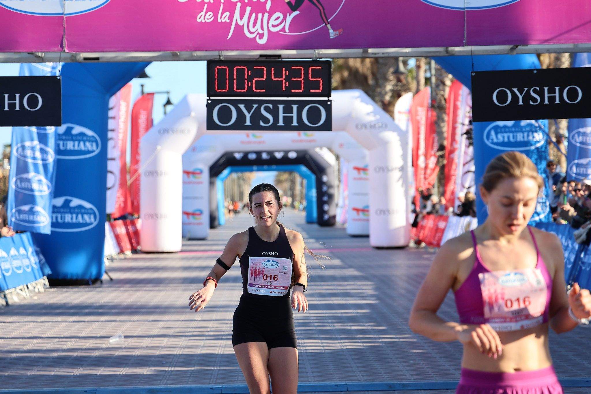 Las mejores fotos de la Carrera de la Mujer Central Lechera Asturiana de Valencia 2025. 201