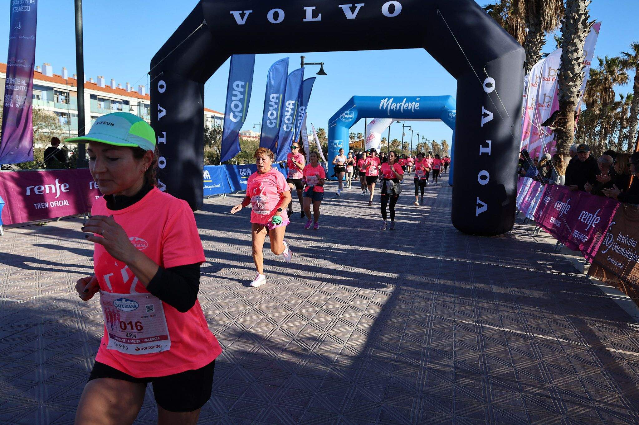 Las mejores fotos de la Carrera de la Mujer Central Lechera Asturiana de Valencia 2025. 663