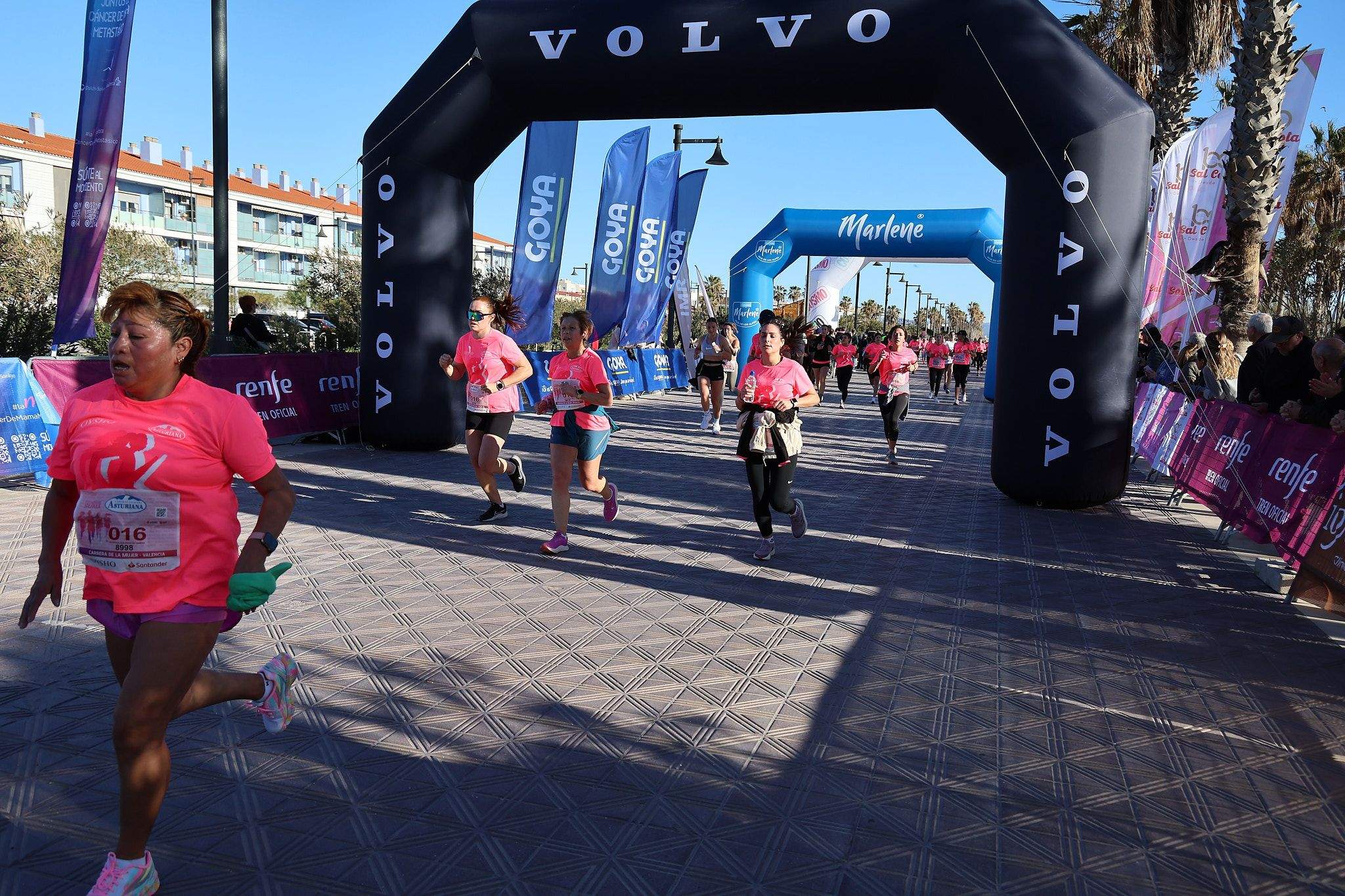 Las mejores fotos de la Carrera de la Mujer Central Lechera Asturiana de Valencia 2025. 664